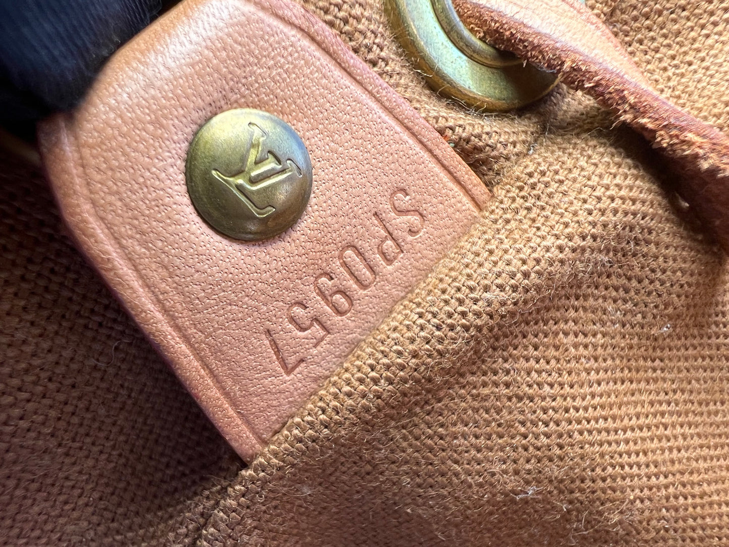 Pre-loved LOUIS VUITTON Monogram PM Montsouris Backpack 1997