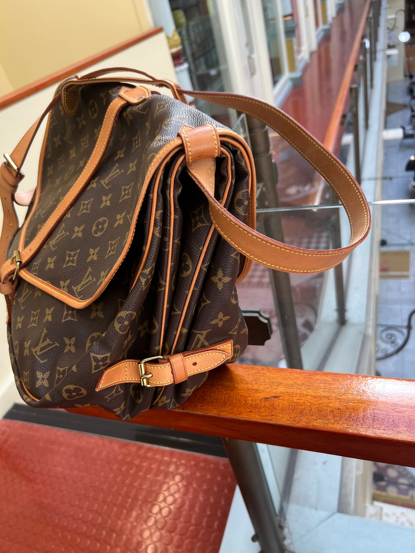Pre-loved Louis Vuitton Monogram Saumur Crossbody Bag GM 1998