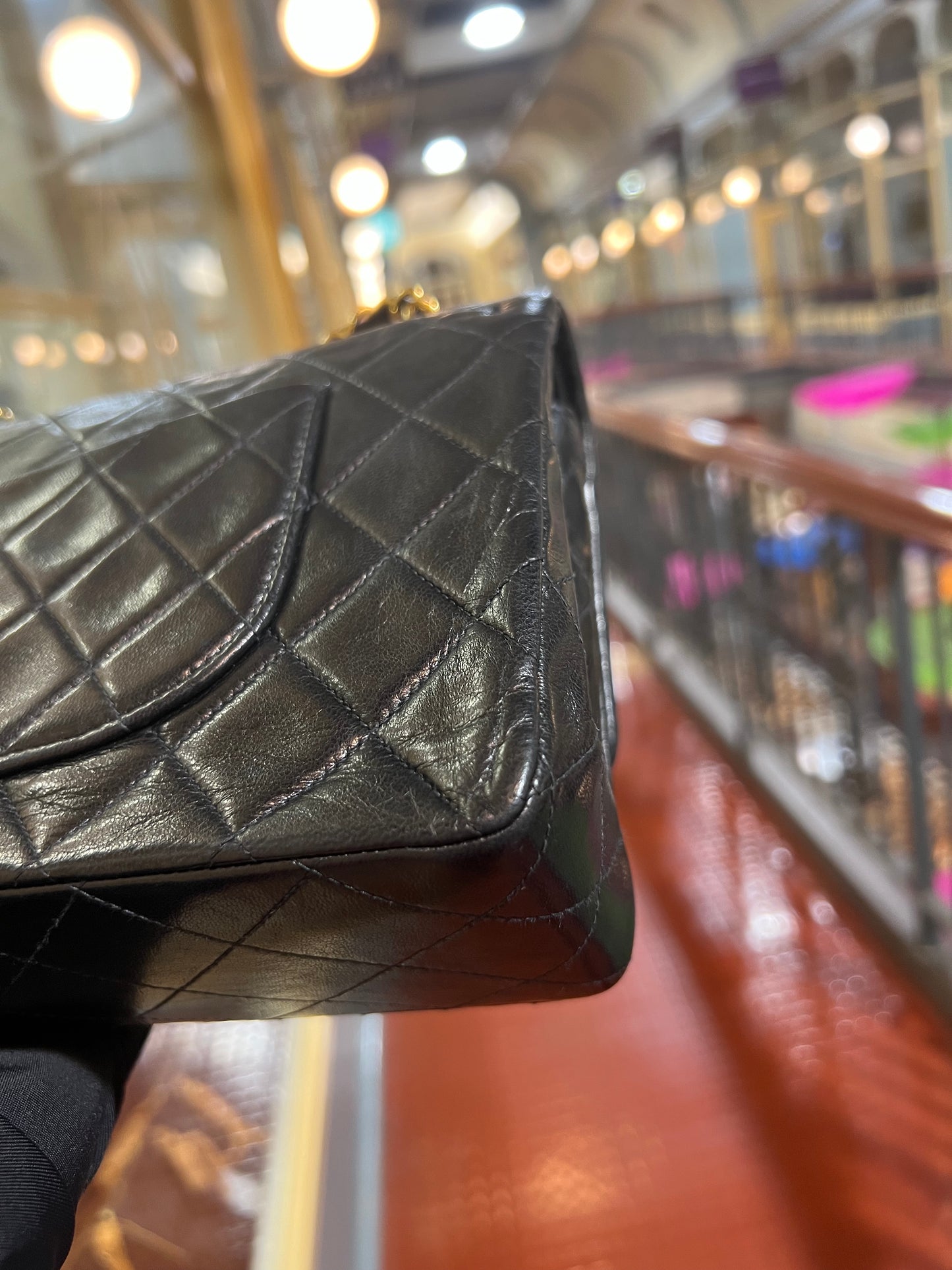 Pre-loved Chanel Vintage Classic Flat Leather Medium crossbody Bag 25cm Black