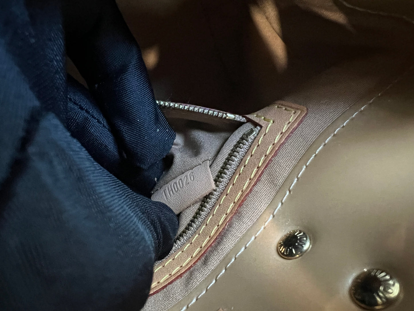 Pre-loved Louis Vuitton Reade PM Champagne Tote Bag 2006