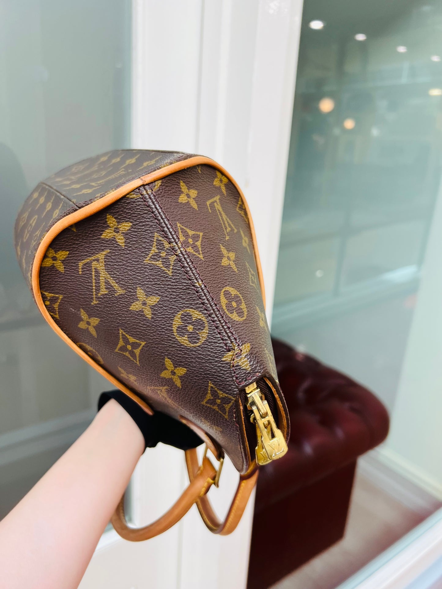 Pre-loved Louis Vuitton Vintage Ellipse PM Monogram Handbag 1998
