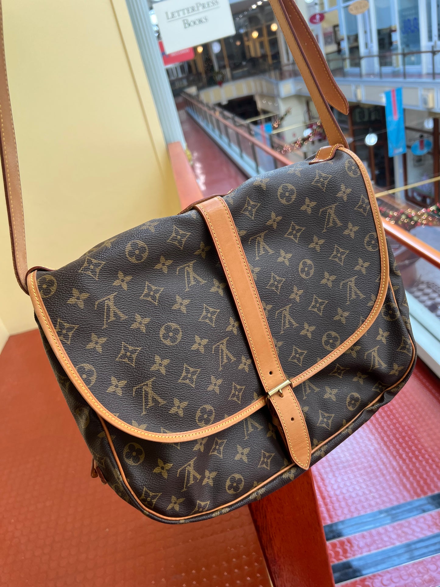 Pre-loved Louis Vuitton Monogram Saumur Crossbody Bag GM 1998