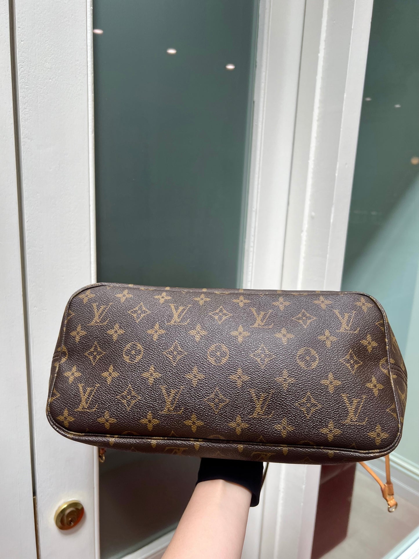 Pre-loved Louis Vuitton Neverfull Leather Tote MM Monogram