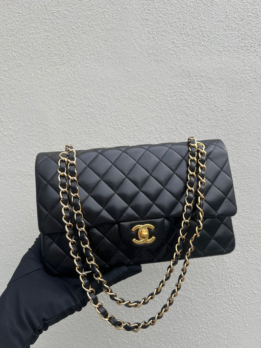 Pre-loved Chanel Vintage Classic Flat Leather Medium crossbody Bag 25cm Black 2011
