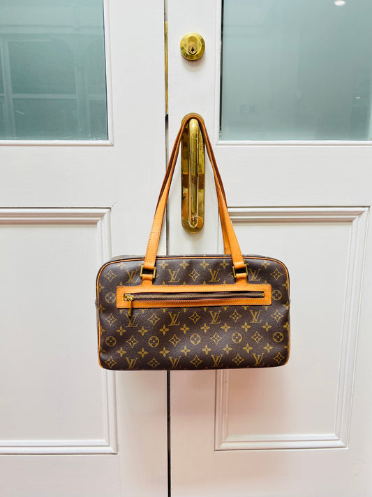 Pre-loved LOUIS VUITTON
Monogram Cite GM Bag 2003