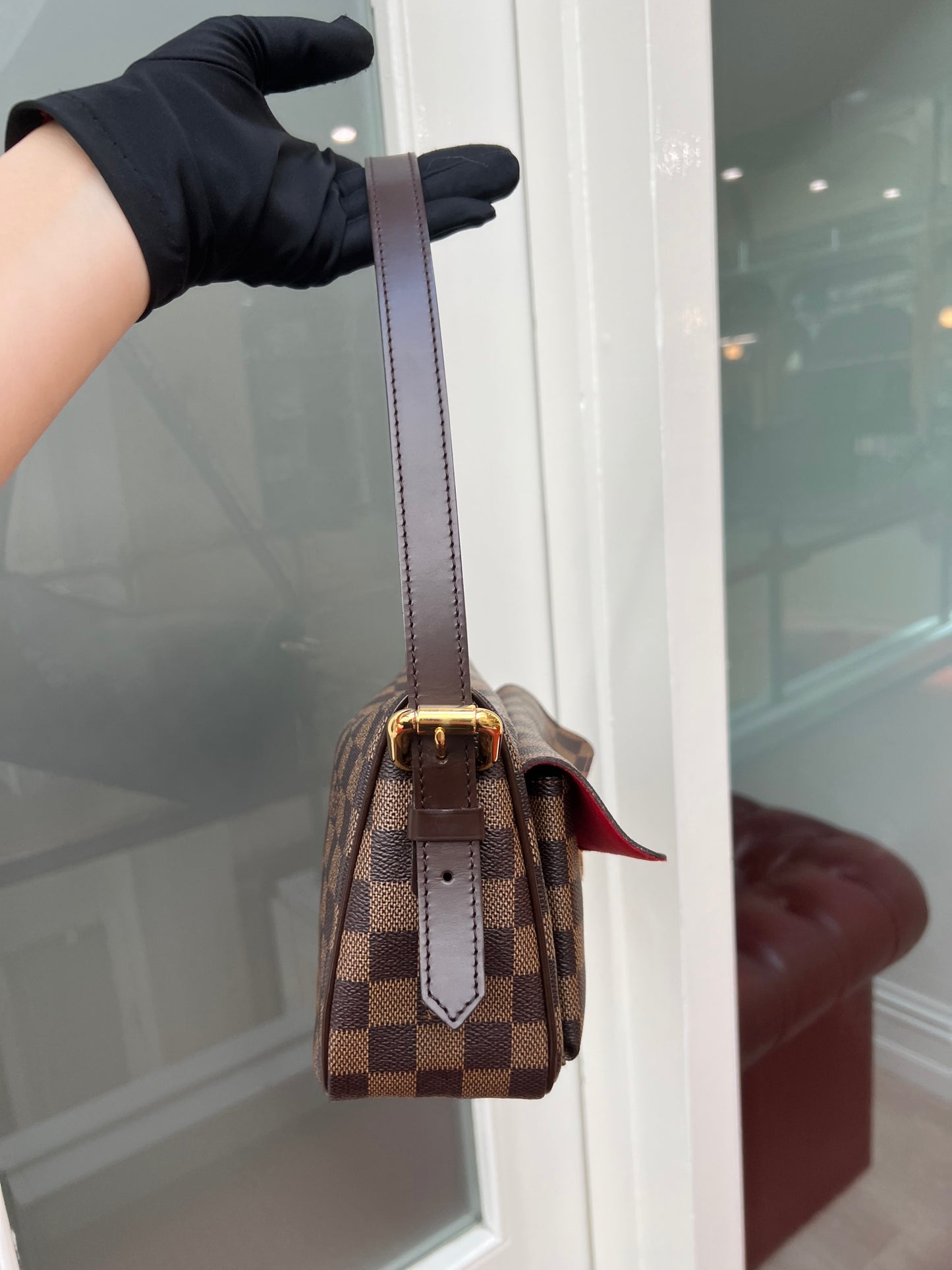 Pre-loved Louis Vuitton Ravello Leather shoulderbag 2005