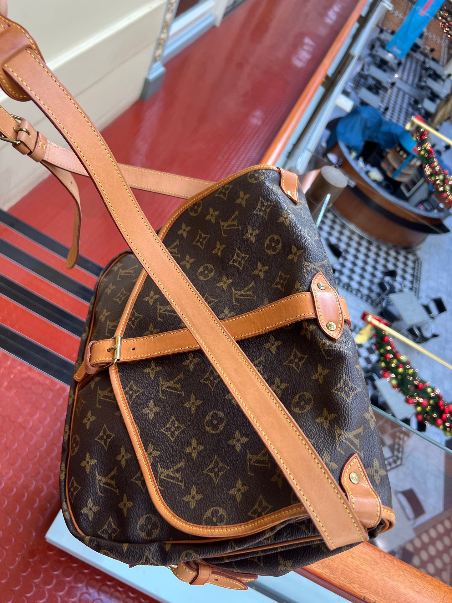 Pre-loved Louis Vuitton Monogram Saumur Crossbody Bag GM 1998