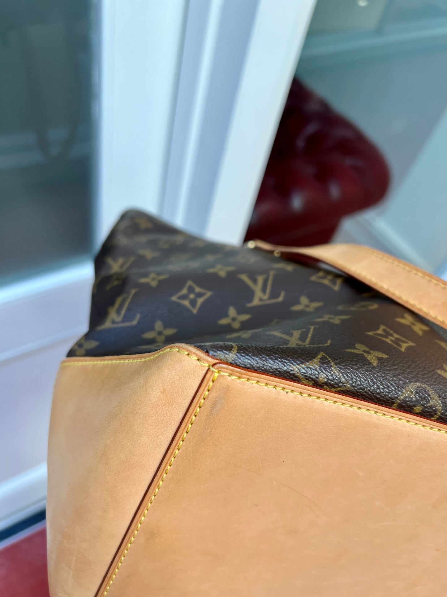 Pre-loved Louis Vuitton
Kabamezo Cabas Mezzo Tote Bag 2002 monogram