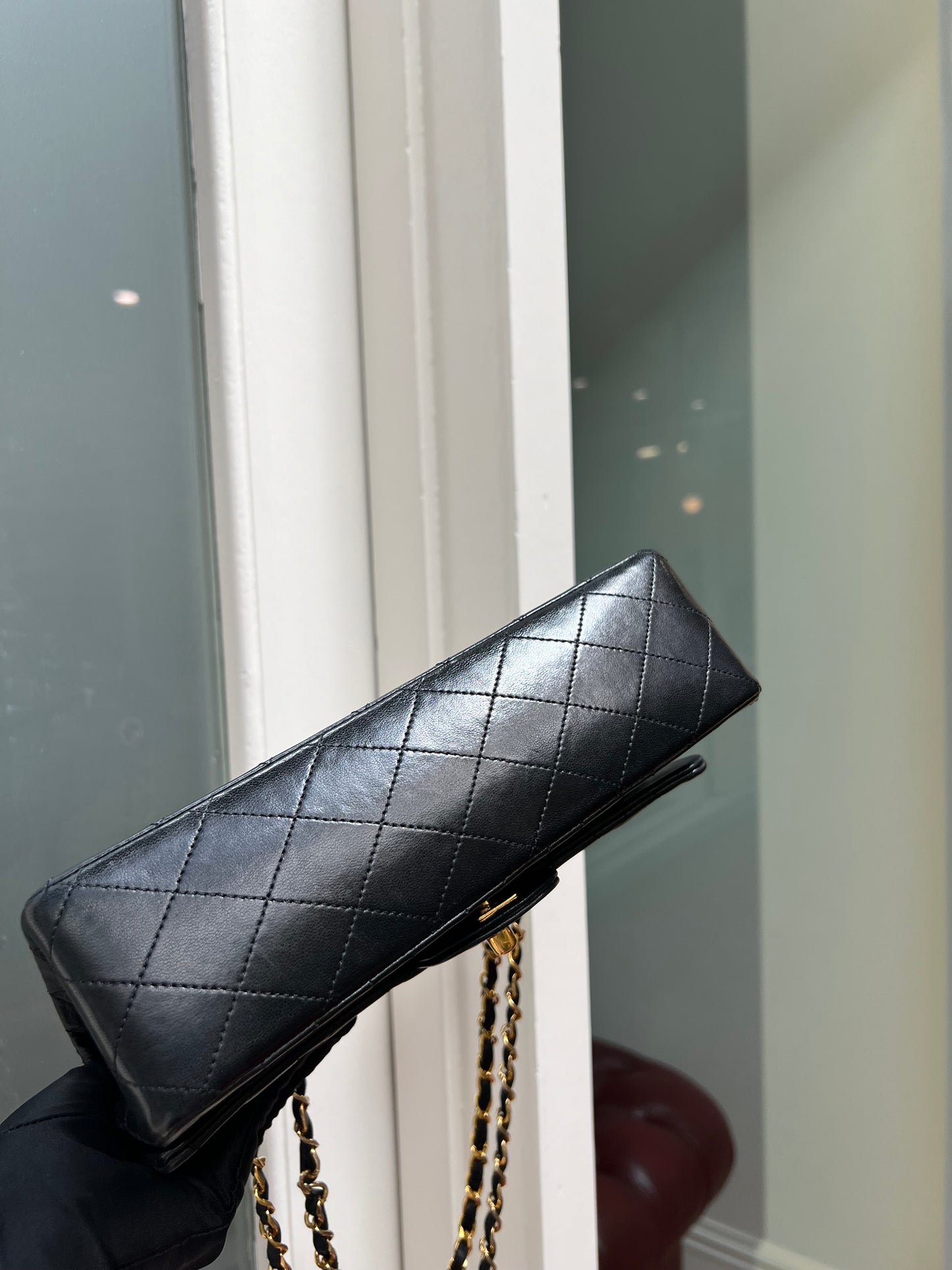 Pre-loved Chanel Vintage Classic Flap Lambskin Medium crossbody Bag 25cm Black