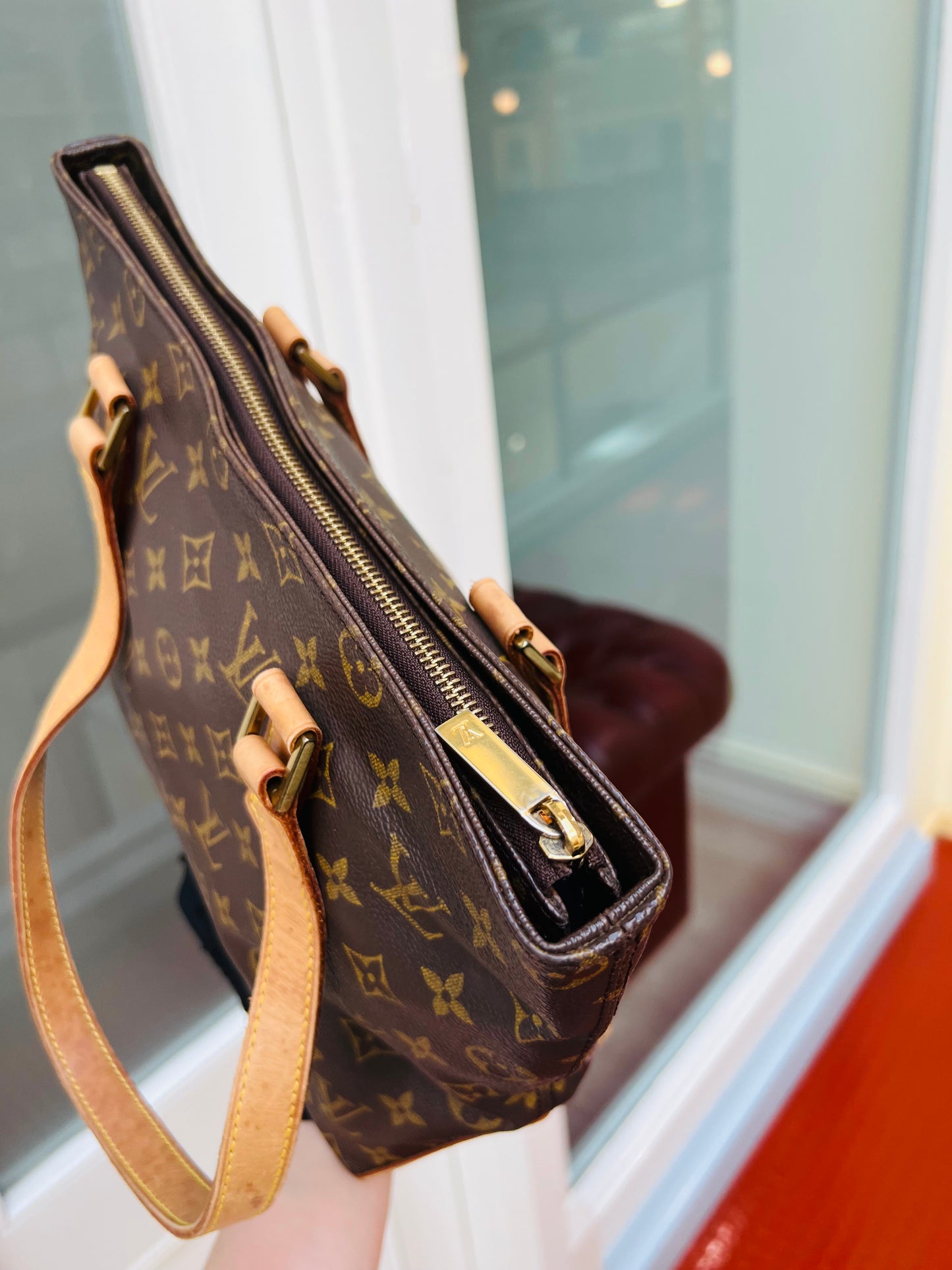 Pre-loved Louis Vuitton
Brown Monogram Cabas Piano Bag 2001