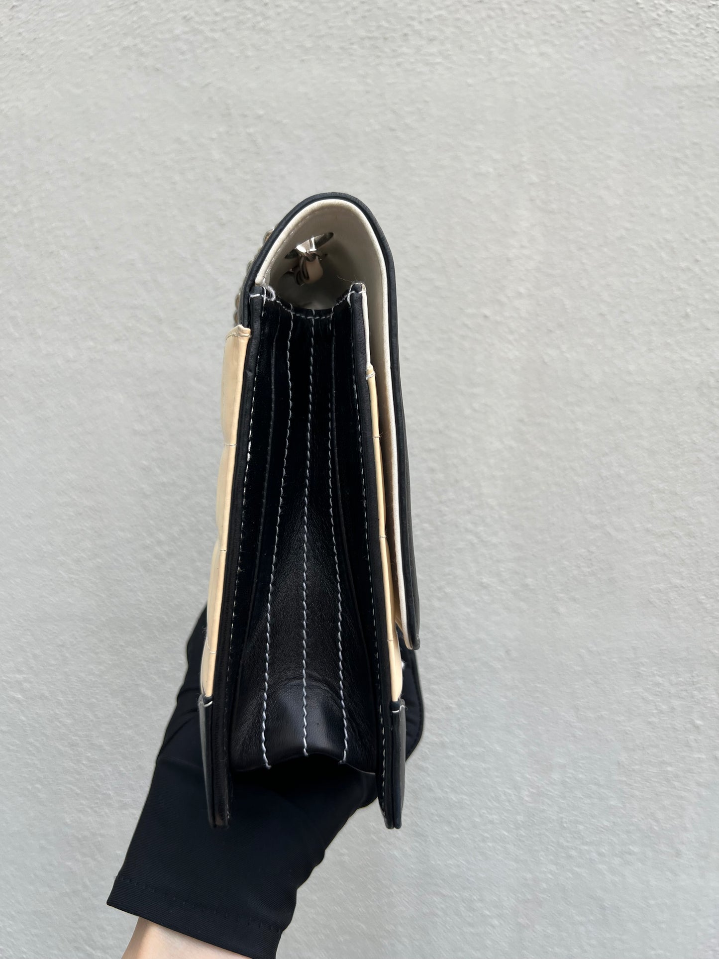 Pre-loved Chanel Patent Leather Shoulder Bag