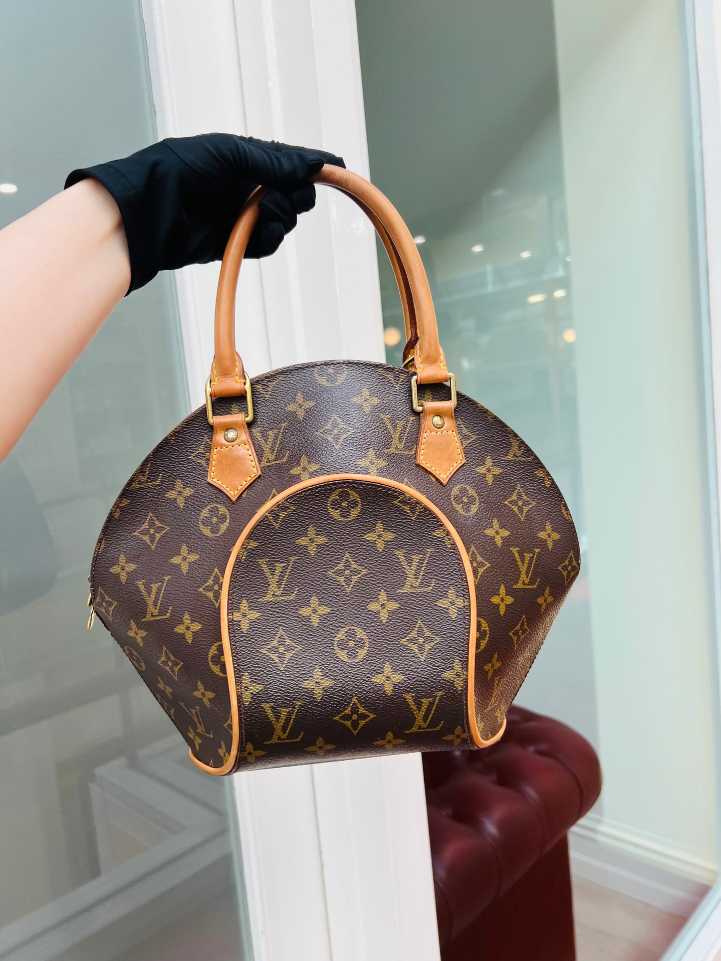 Pre-loved Louis Vuitton Vintage Ellipse PM Monogram Handbag 1998