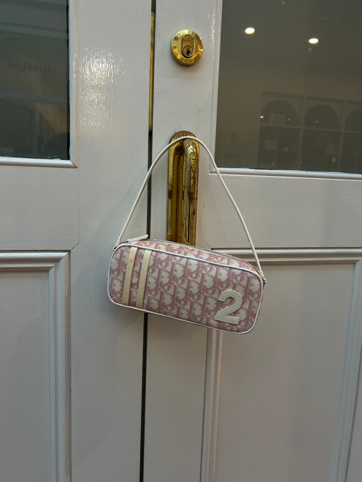 Pre-loved Christian Dior Sacs
A Main Trotter Toile Monogramme Oblique Pochette 2004