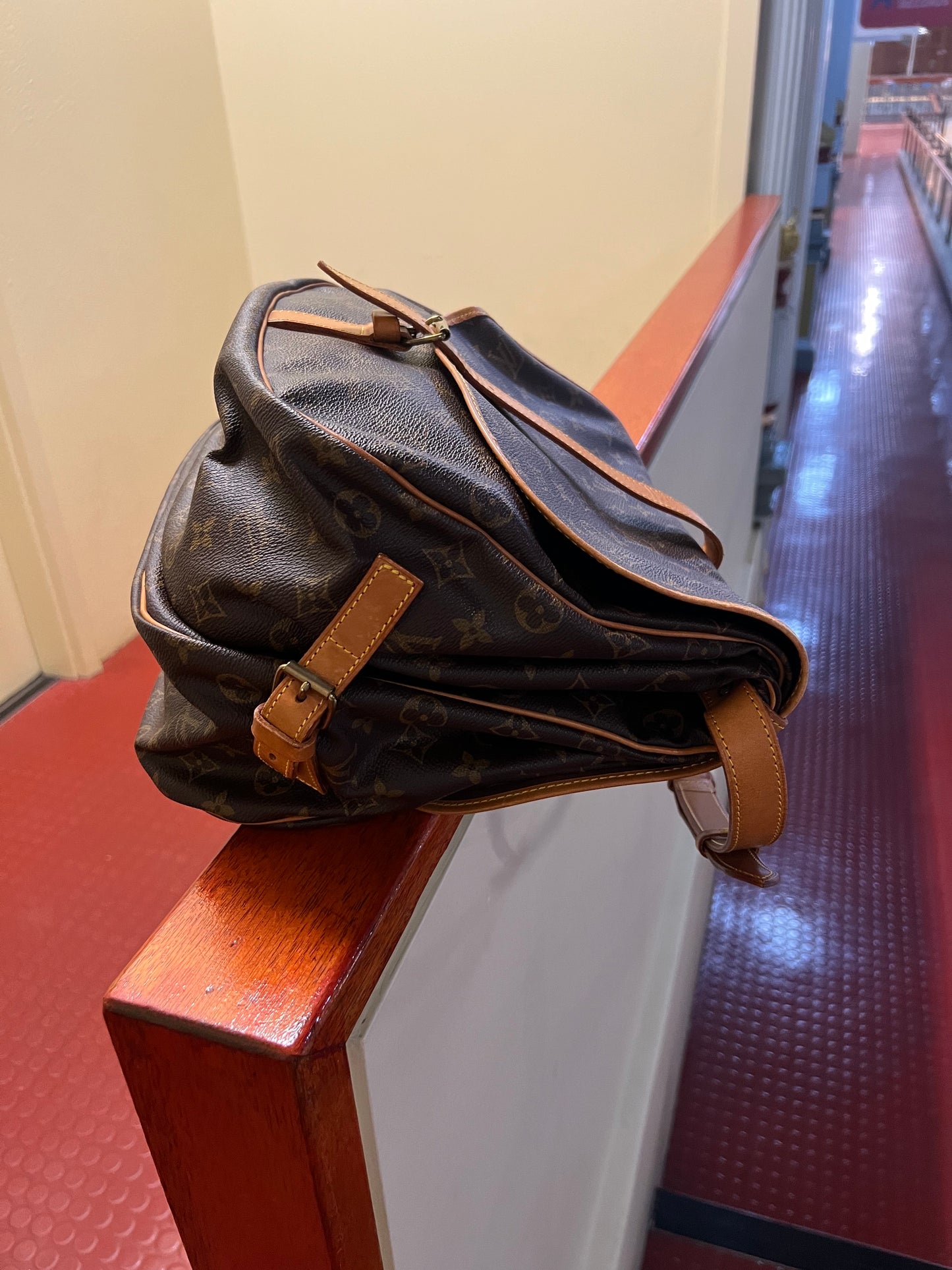 Pre-loved Louis Vuitton Monogram Saumur Crossbody Bag GM 90s