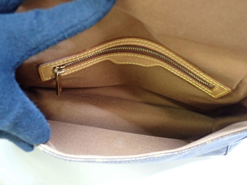 Pre-loved Louis Vuitton Looping PM Handbag Monogram