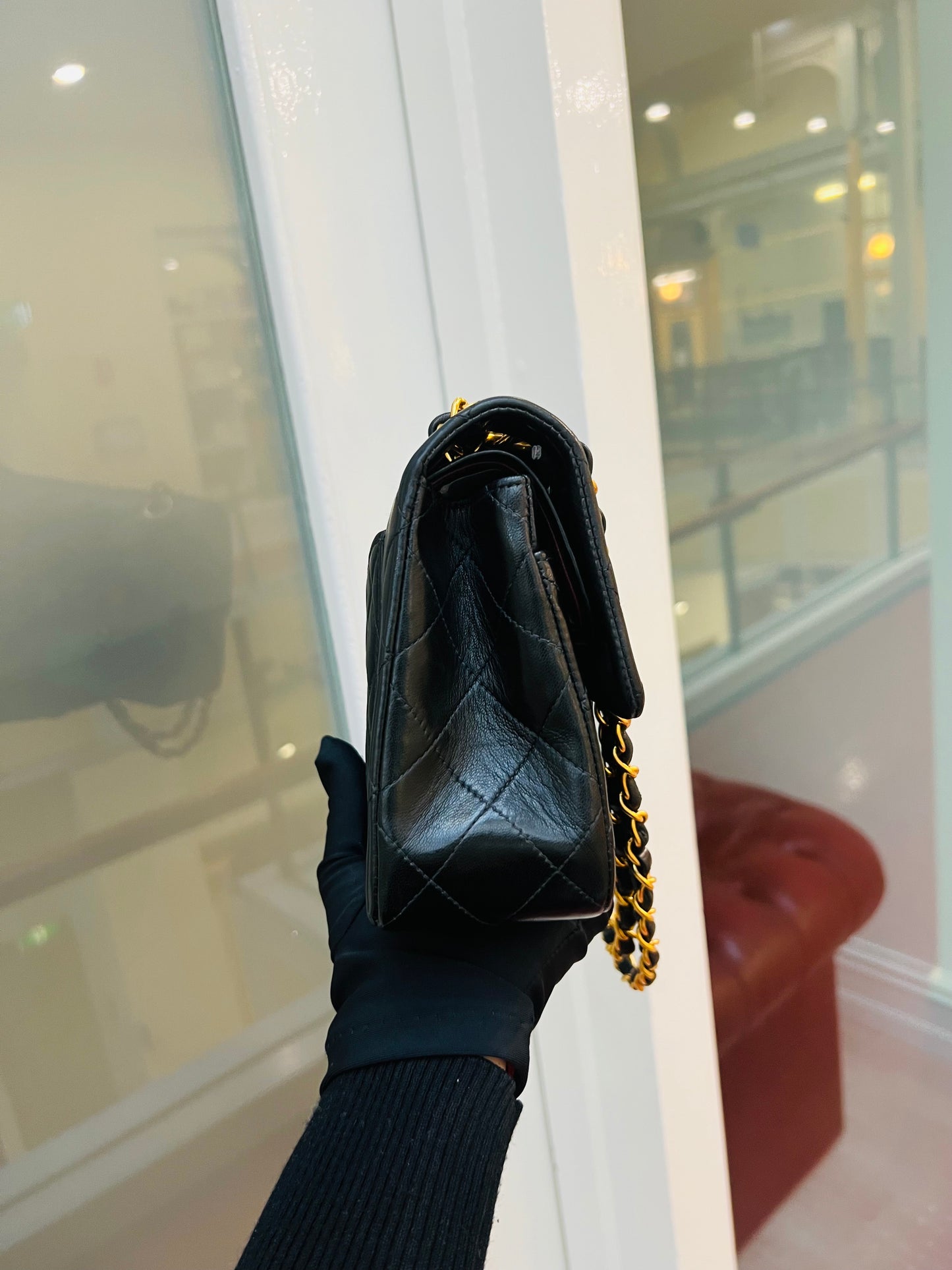 Pre-loved Chanel Vintage Classic Double Flat Leather crossbody Bag 23cm Black