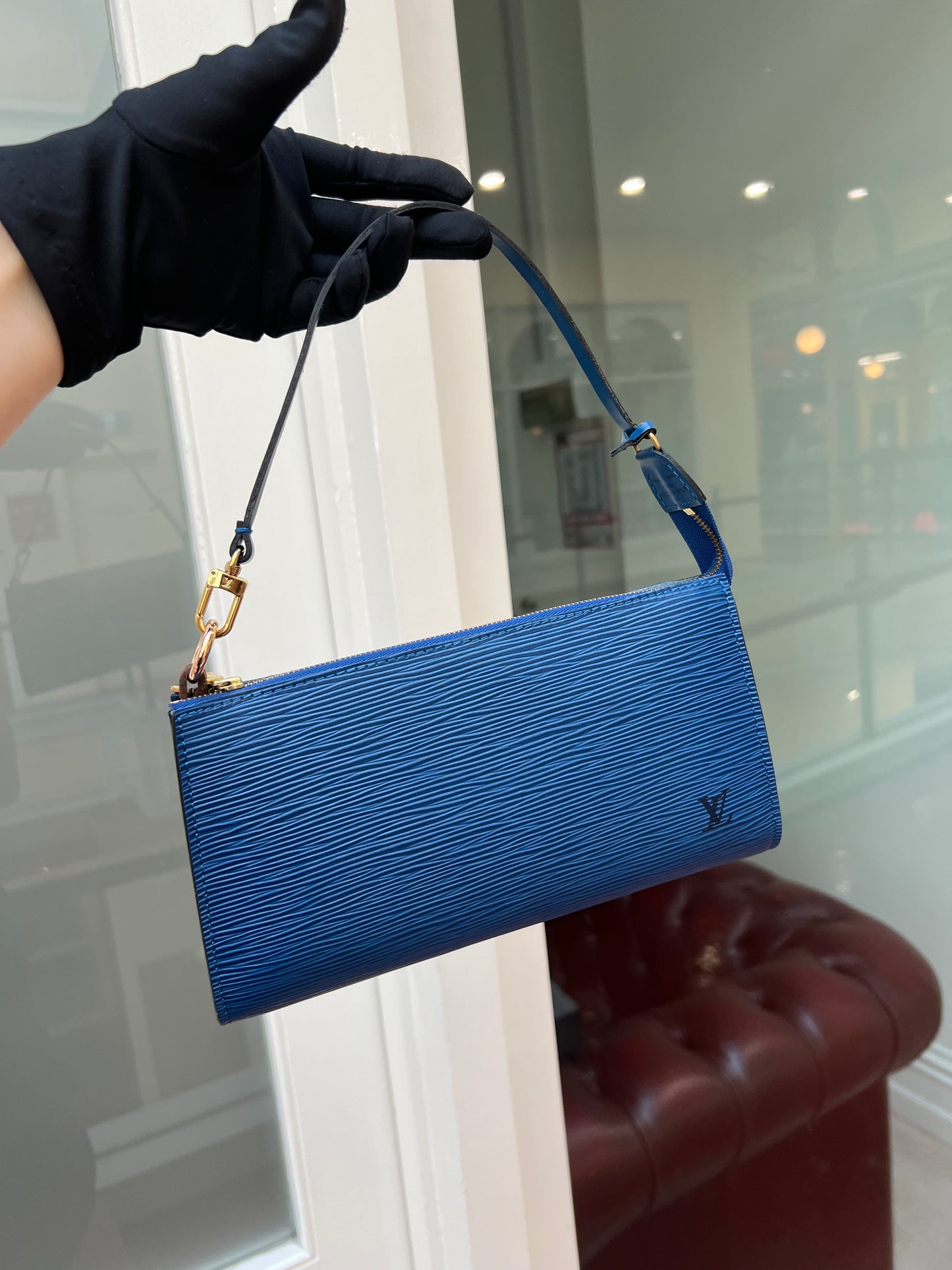 Pre-loved Louis Vuitton Pochette Accessoire EPI Leather Handbag Blue 1996