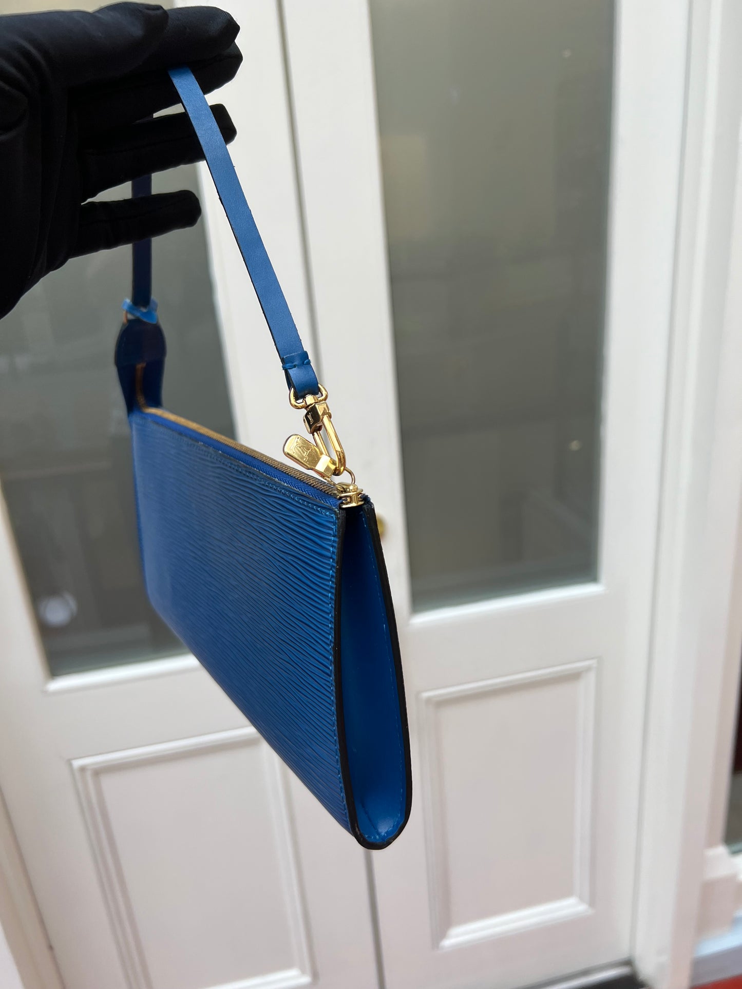Pre-loved Louis Vuitton Pochette Accessoire EPI Leather Handbag Blue 1996