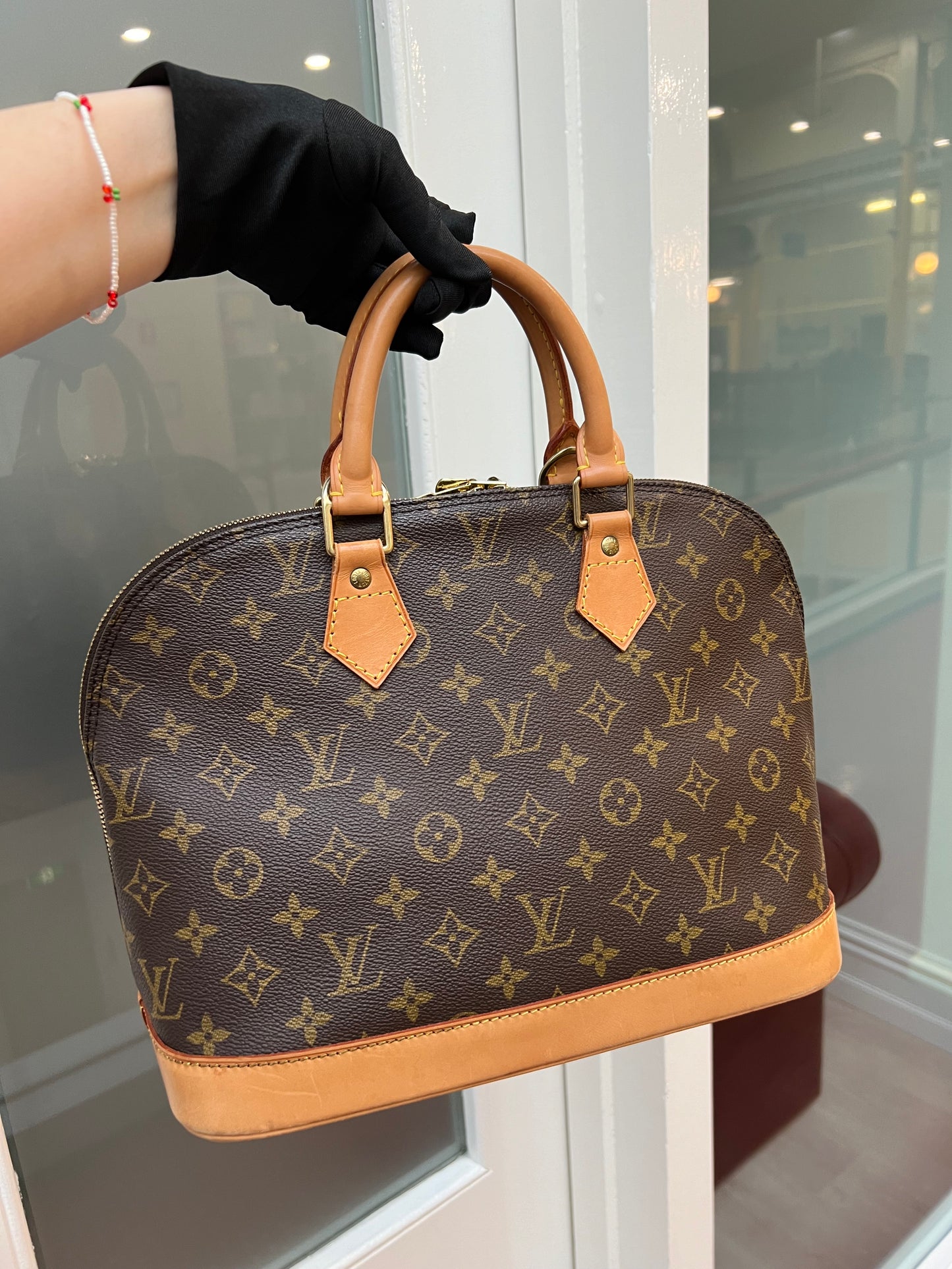Pre-loved Louis Vuitton Alam Leather Handbag PM 32cm 1995