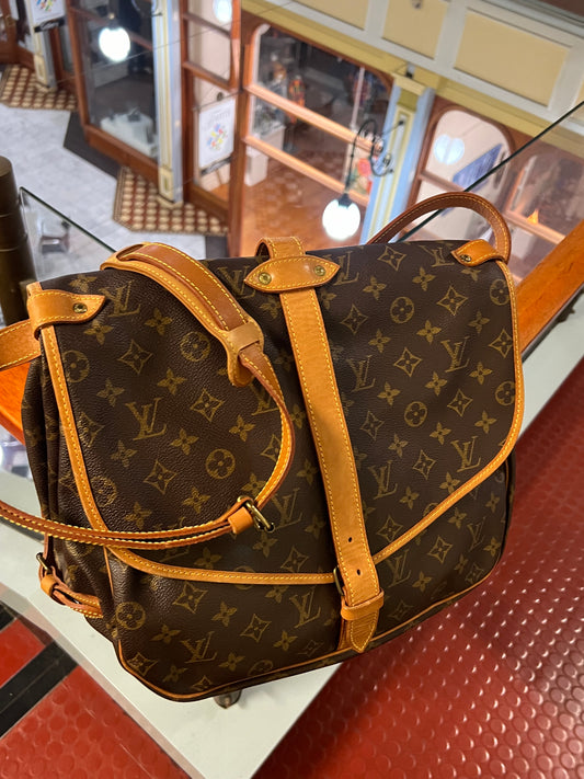 Pre-loved Louis Vuitton Monogram Saumur Crossbody Bag GM 90s