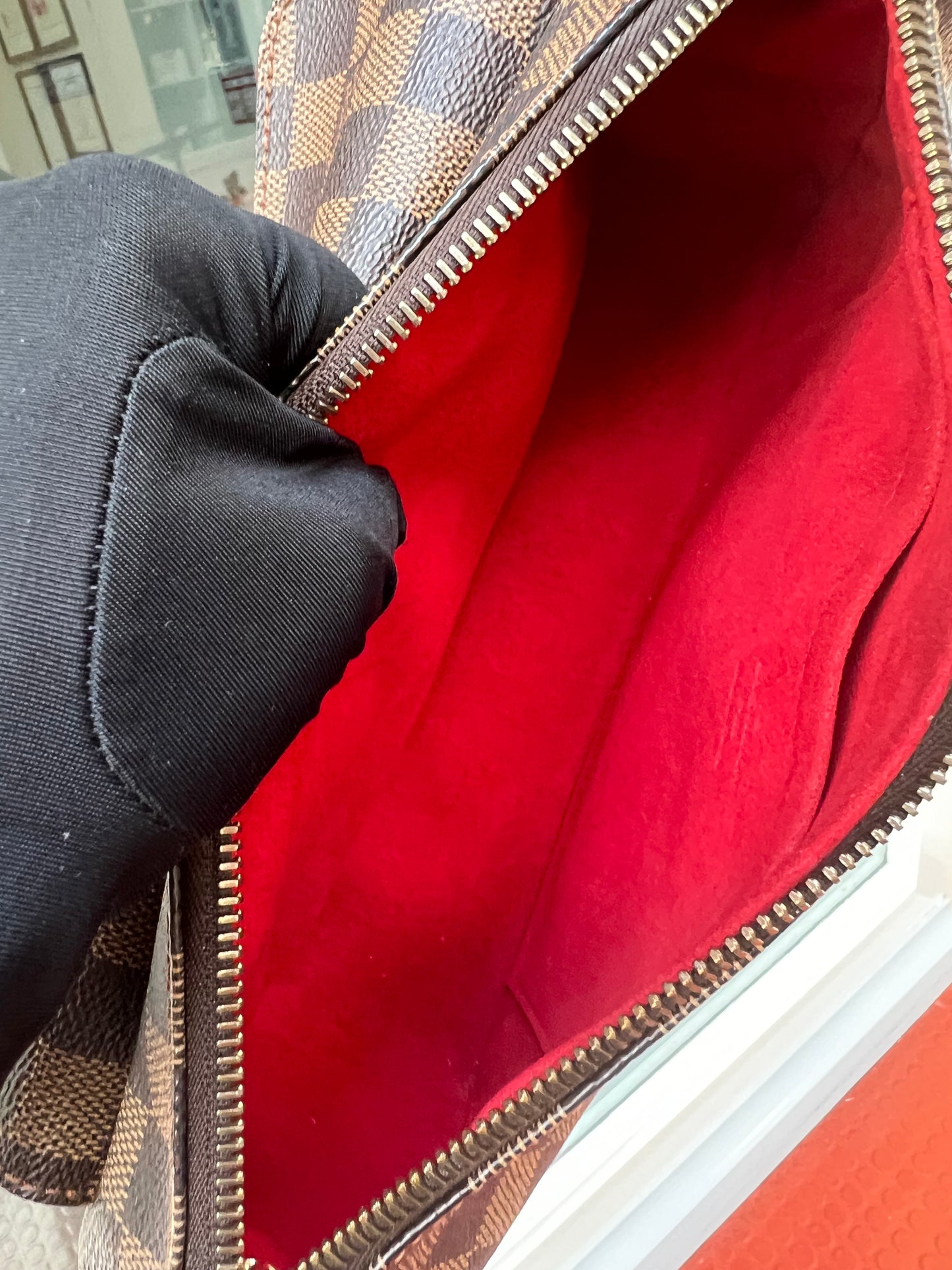 Pre-loved Louis Vuitton Ravello Leather shoulderbag 2005