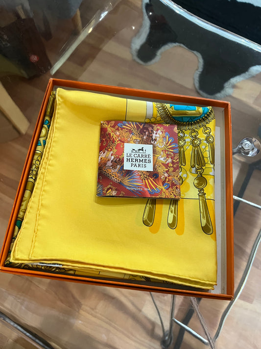 Pre-loved Hermès Vintage CARRÉ 90 Silk scraf