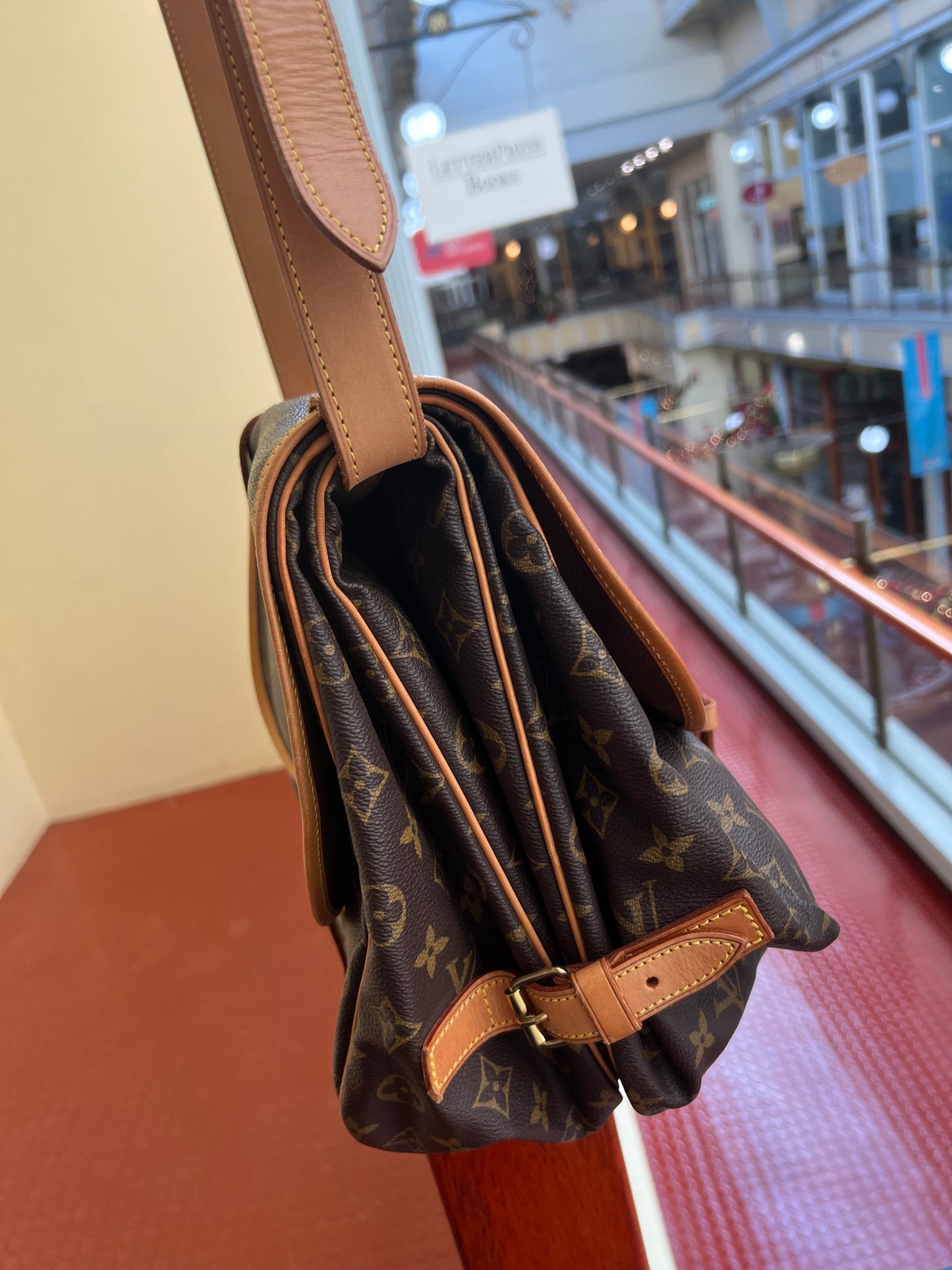 Pre-loved Louis Vuitton Monogram Saumur Crossbody Bag GM 1998