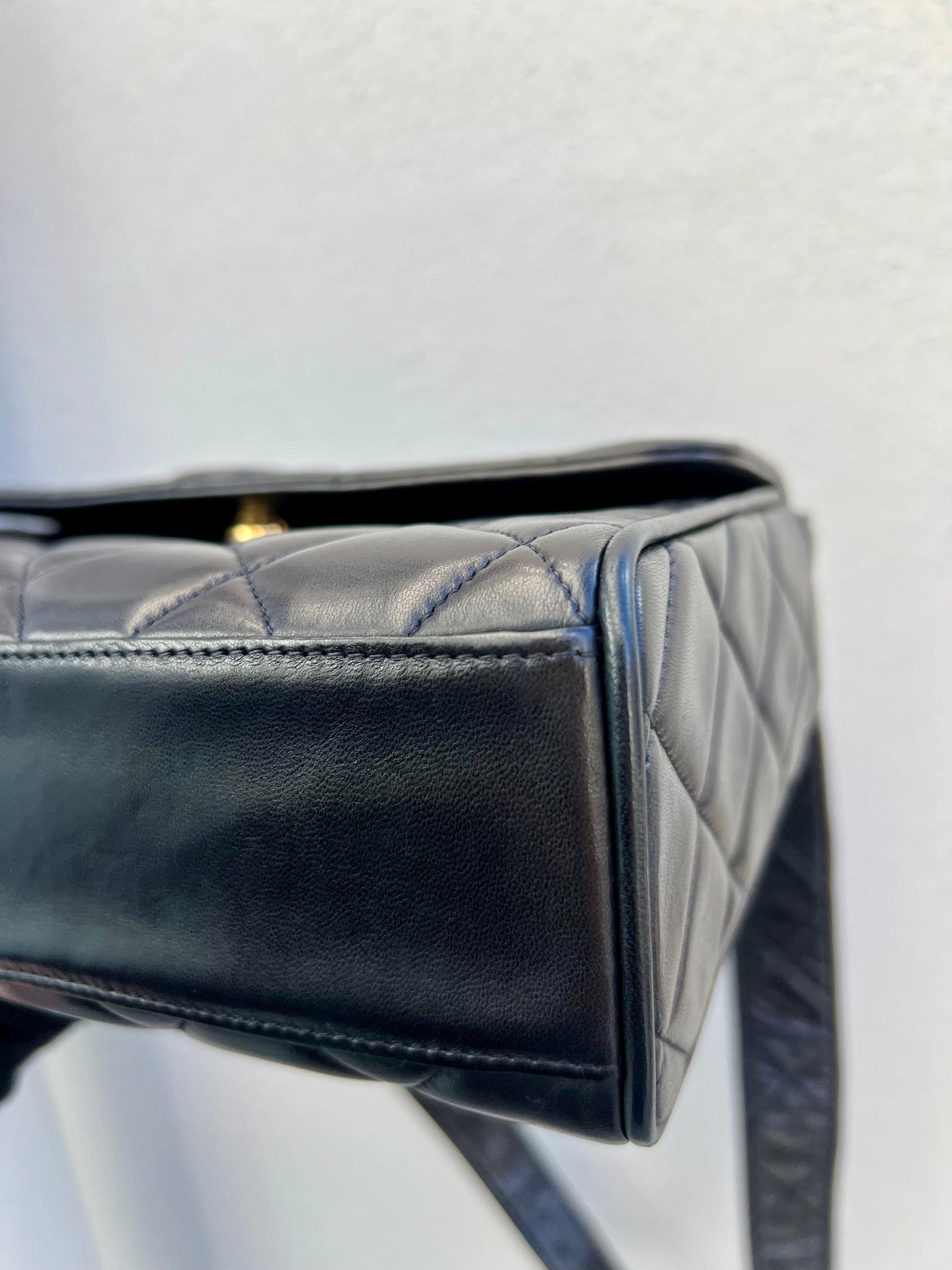 Pre- loved Chanel Black Quilted Lambskin Vintage Medium Leather Logo Flap Bag