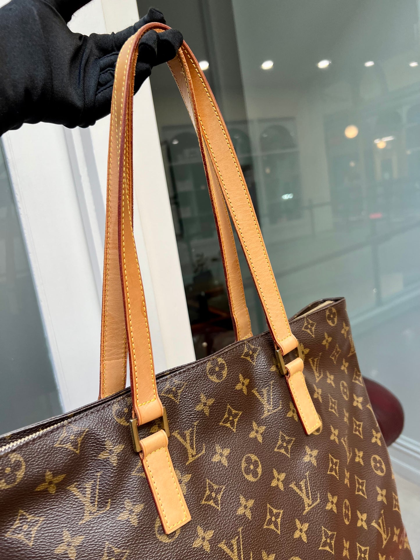 Pre-loved Louis Vuitton
Kabamezo Cabas Mezzo Tote Bag 2002 monogram