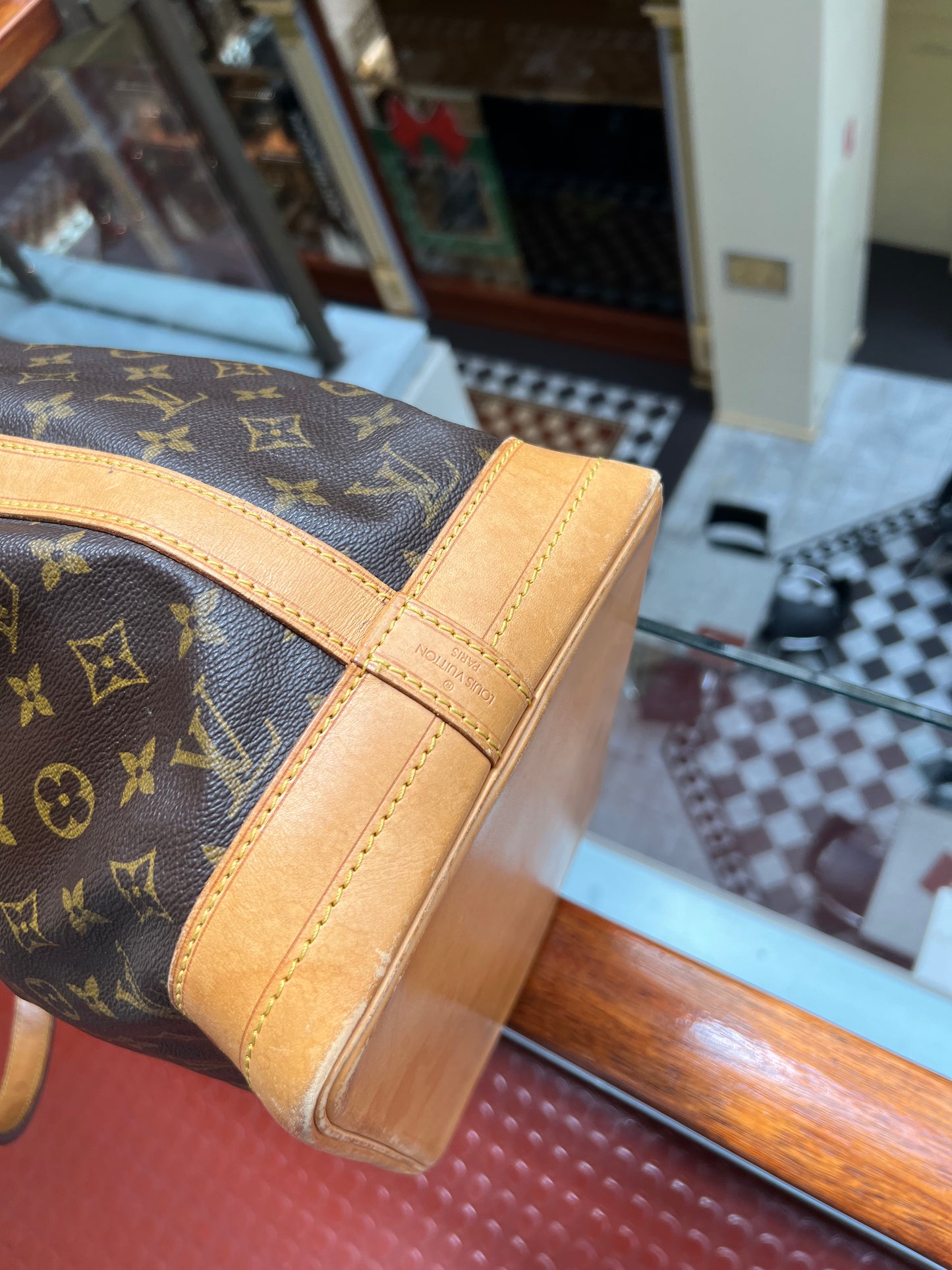 Pre-loved Louis Vuitton Monogram Canvas Noe Handbag 1996