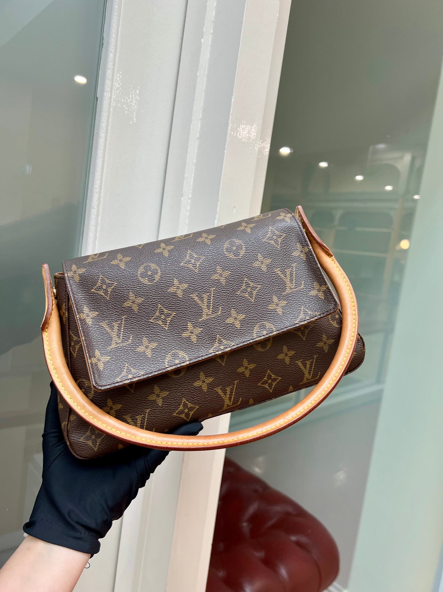 Pre-loved Louis Vuitton Looping PM Handbag Monogram 2003