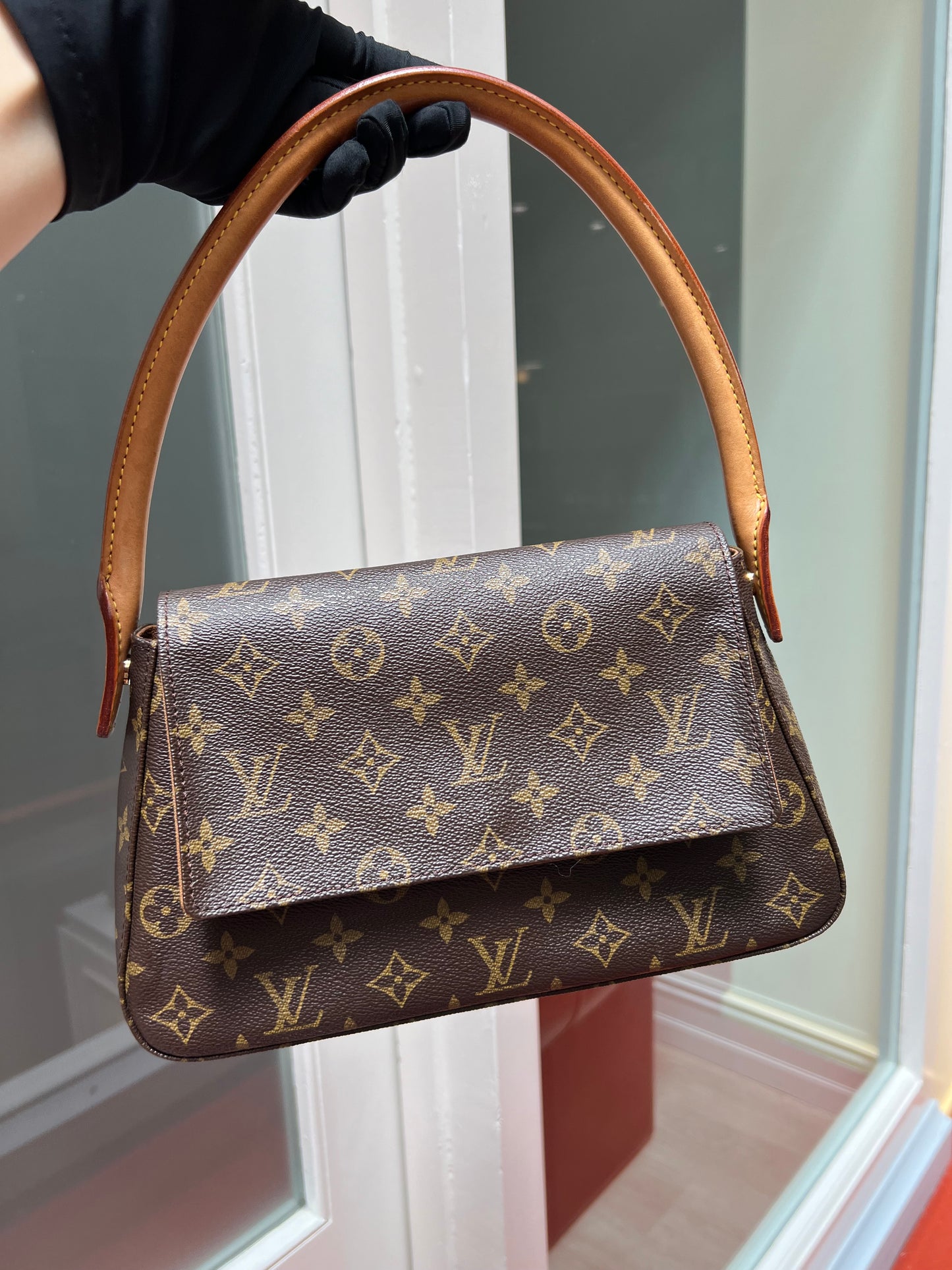 Pre-loved Louis Vuitton Looping PM Handbag Monogram 2002