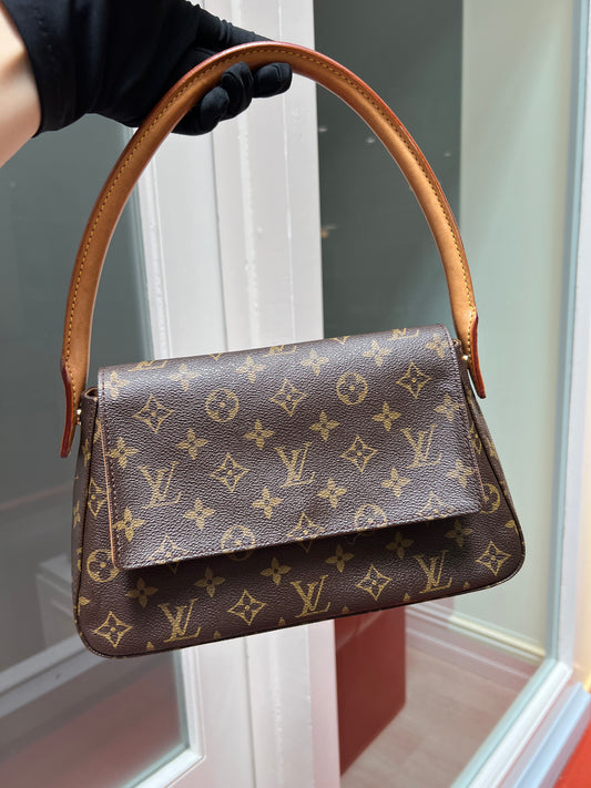 Pre-loved Louis Vuitton Looping PM Handbag Monogram 2002