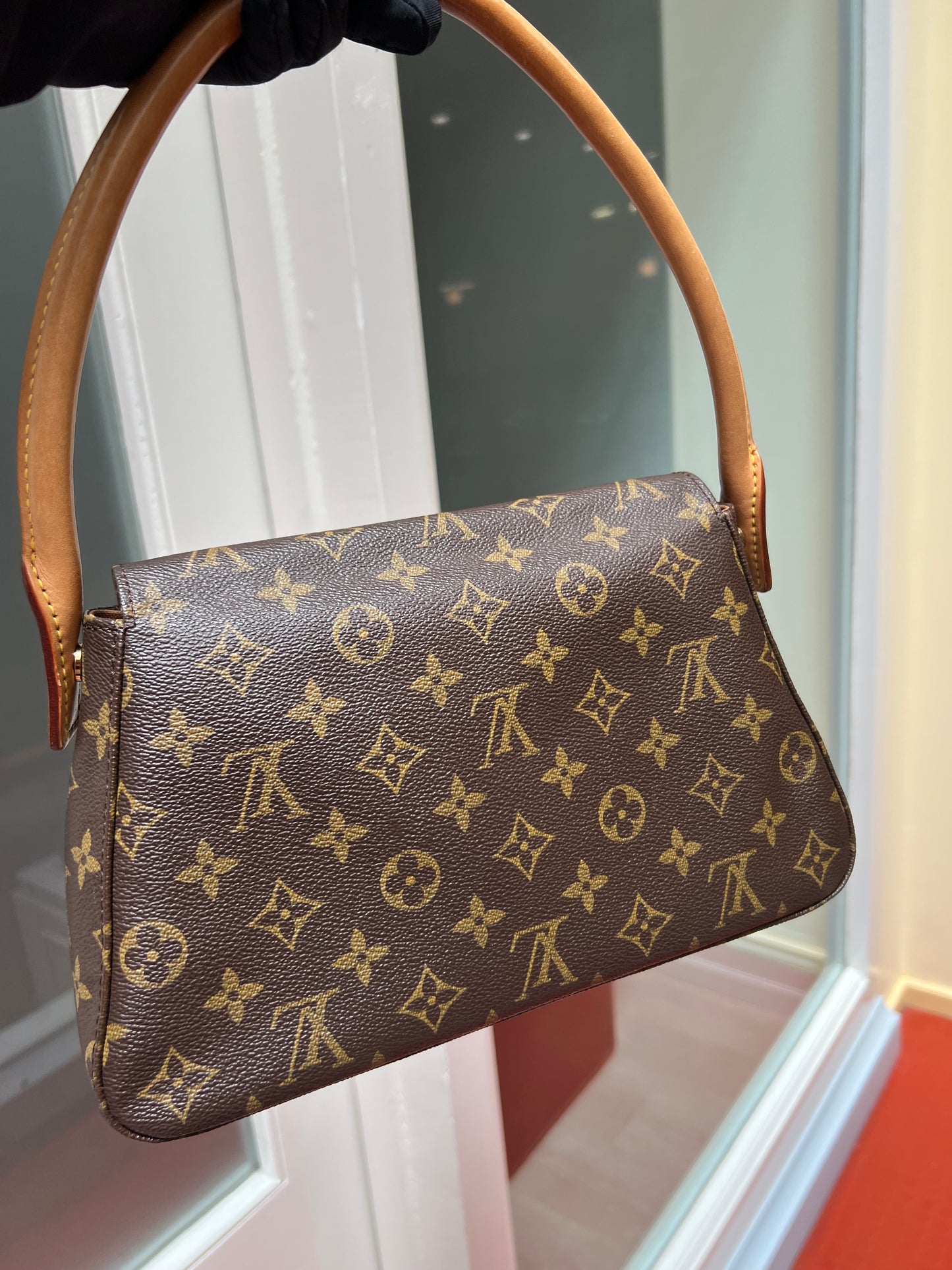 Pre-loved Louis Vuitton Looping PM Handbag Monogram 2002