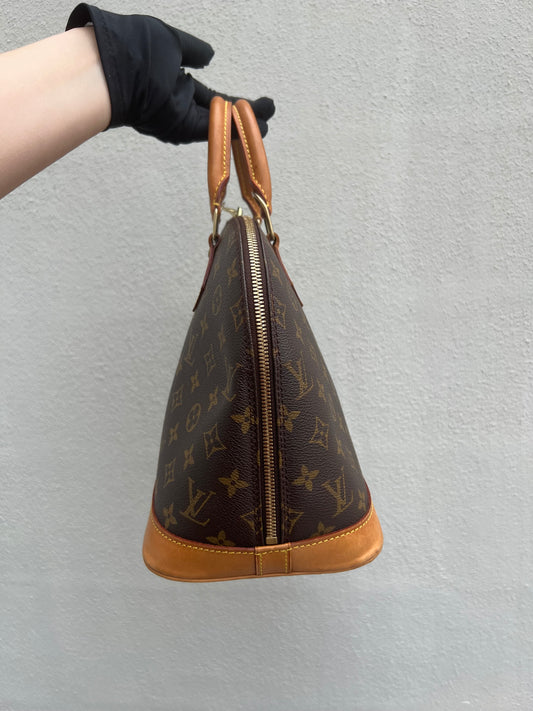 Pre-loved Louis Vuitton Alma Leather Handbag PM 32cm 2001