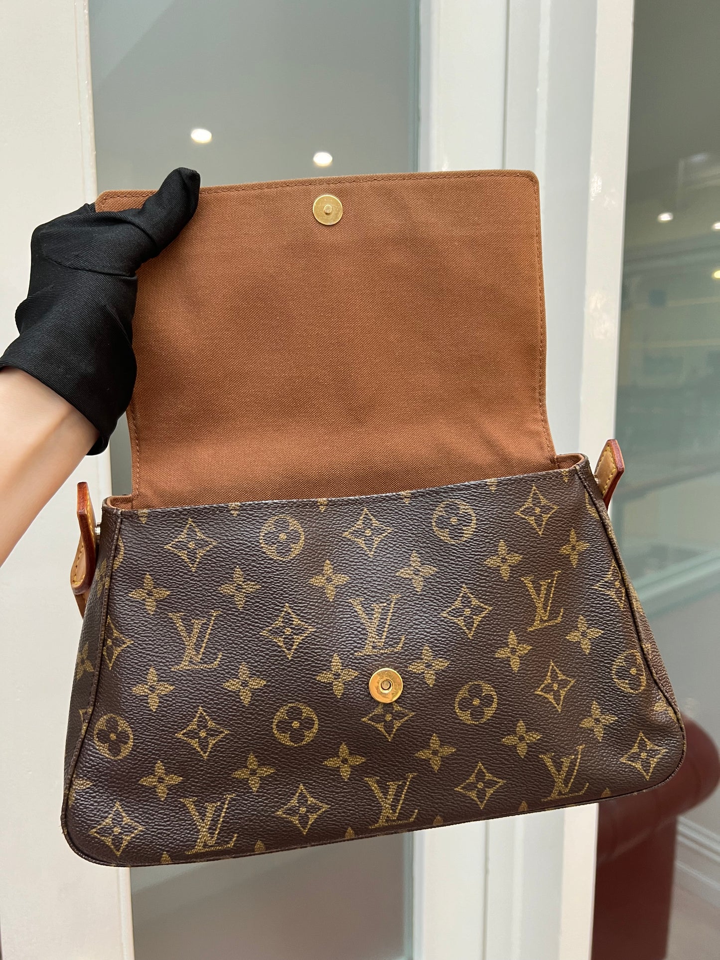 Pre-loved Louis Vuitton Looping PM Handbag Monogram 2003