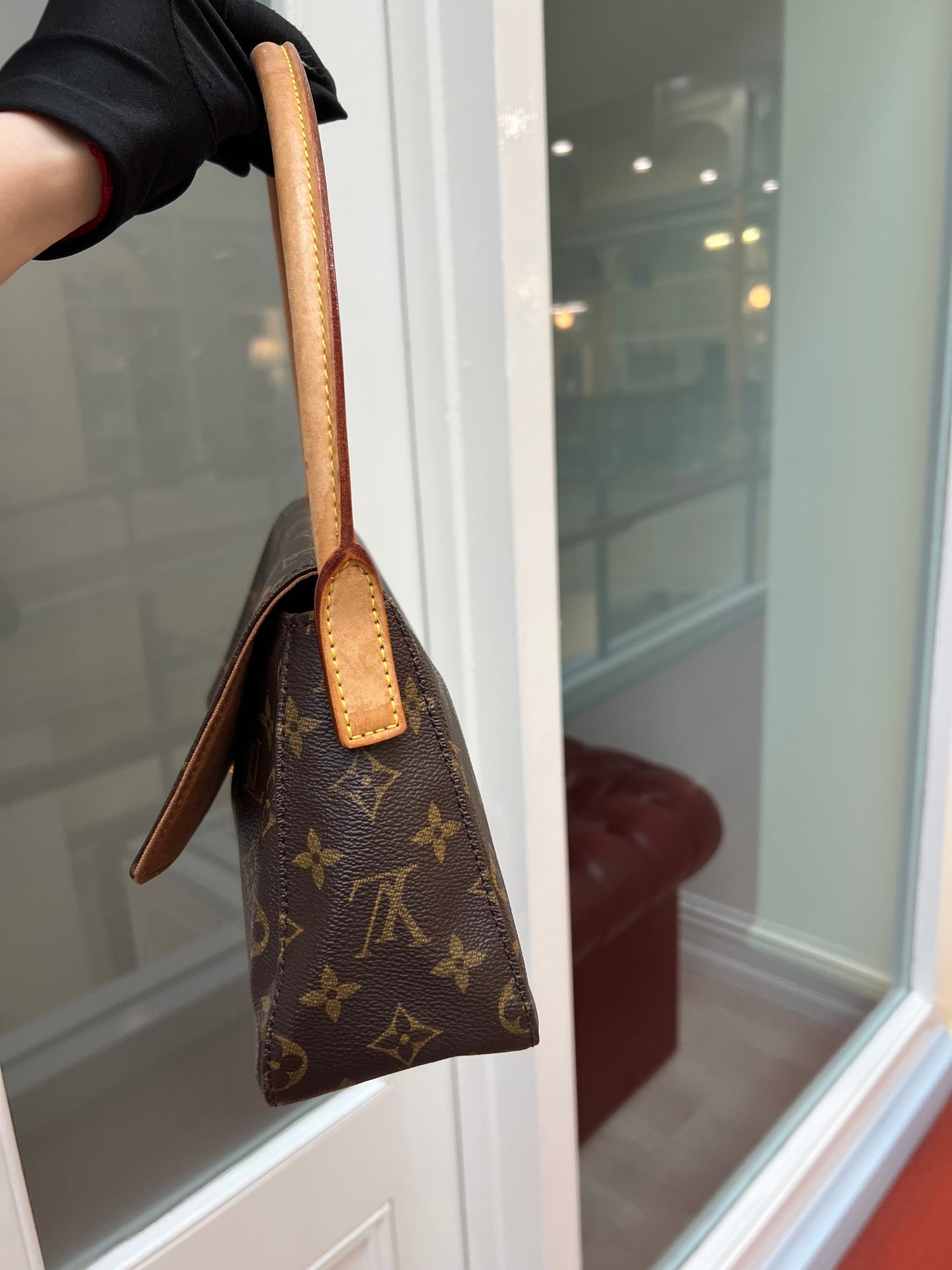 Pre-loved Louis Vuitton Looping PM Handbag Monogram 2003