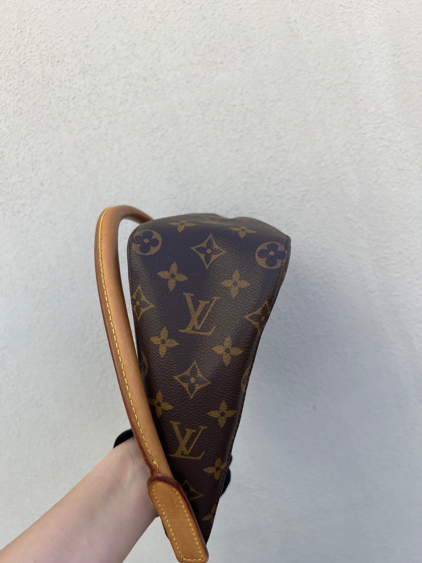 Pre-loved Louis Vuitton Looping Leather Handbag Monogram 2003