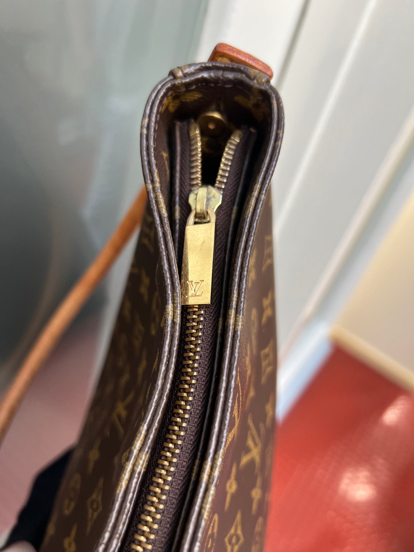 Pre-loved Louis Vuitton Looping Leather Handbag Monogram GM 2004