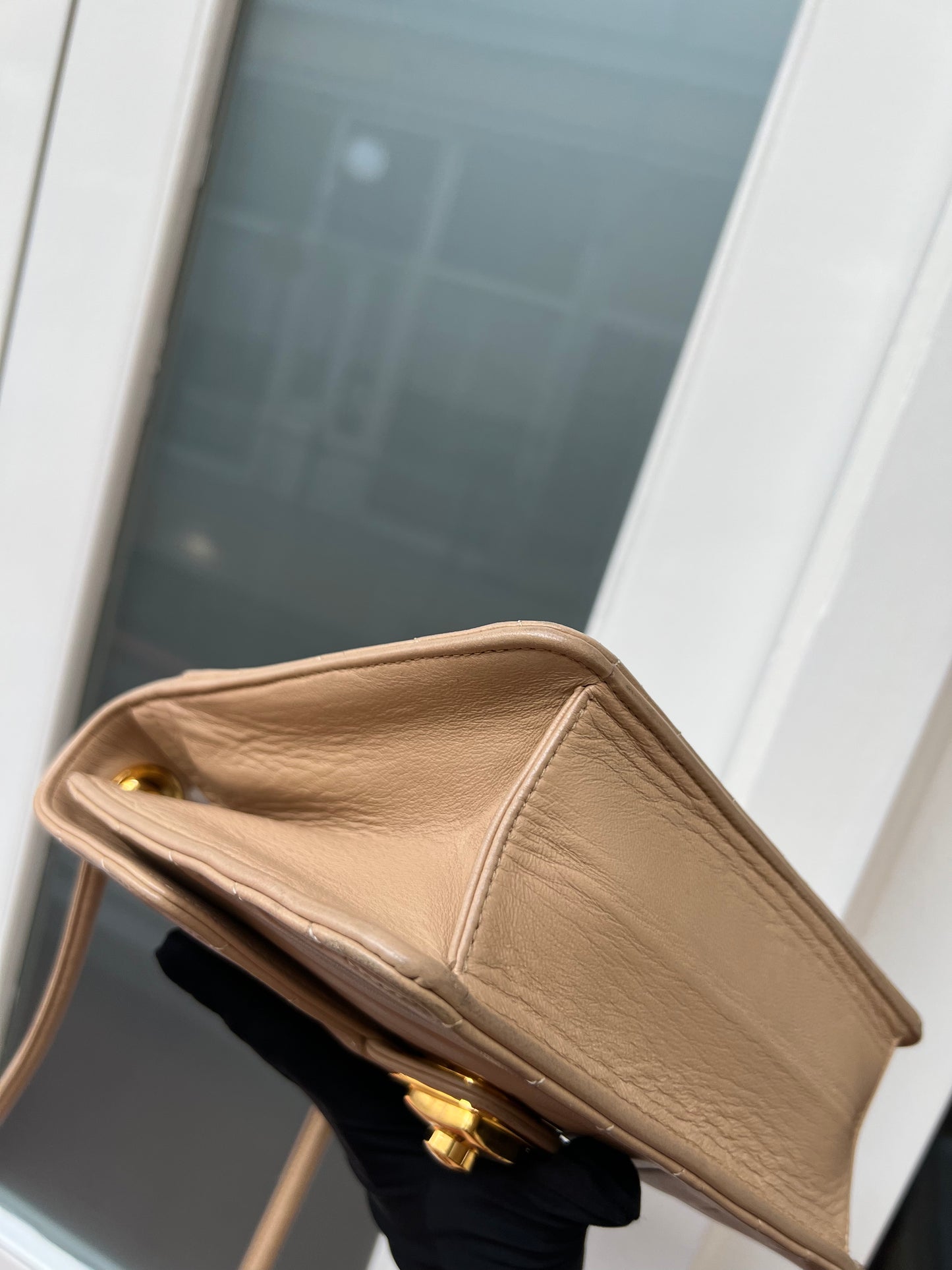 Pre-loved Chanel Vintage Lambskin Leather Crossbody bag Beige