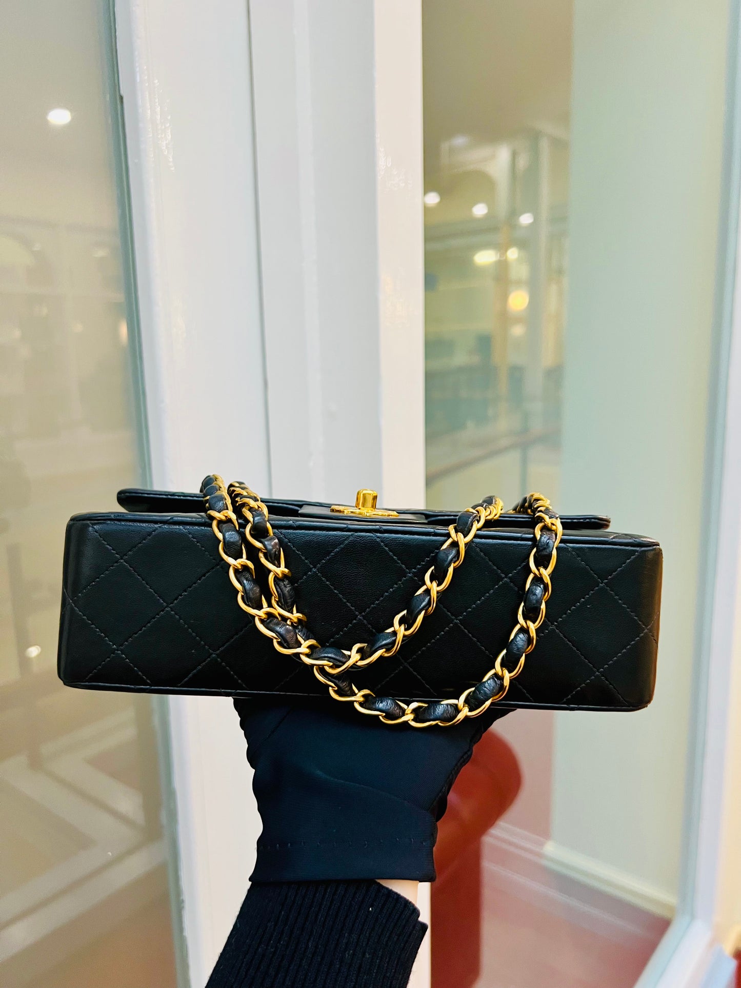 Pre-loved Chanel Vintage Classic Double Flat Leather crossbody Bag 23cm Black