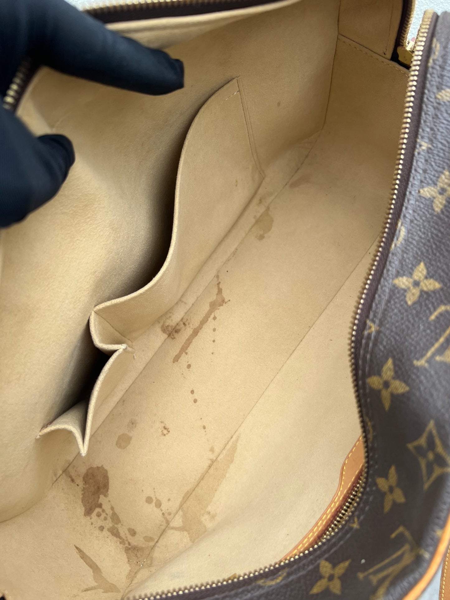 Pre-loved LOUIS VUITTON
Monogram Cite GM Bag 2003