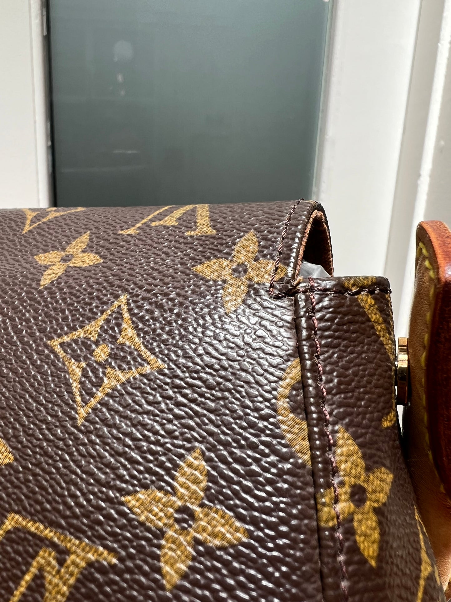 Pre-loved Louis Vuitton Looping PM Handbag Monogram
