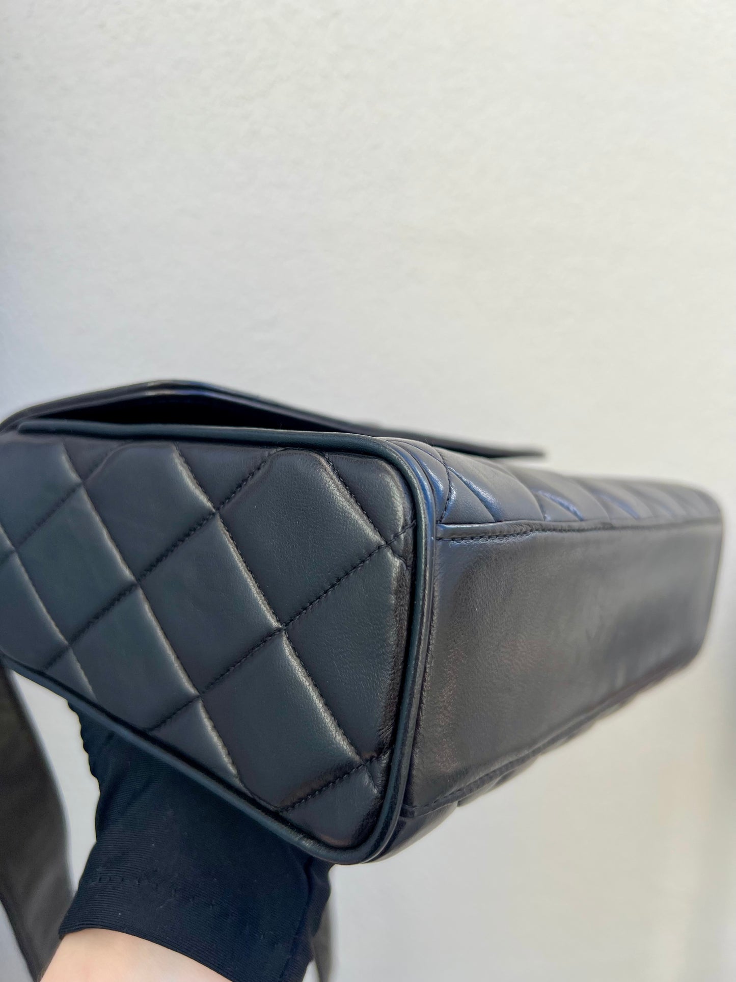 Pre- loved Chanel Black Quilted Lambskin Vintage Medium Leather Logo Flap Bag