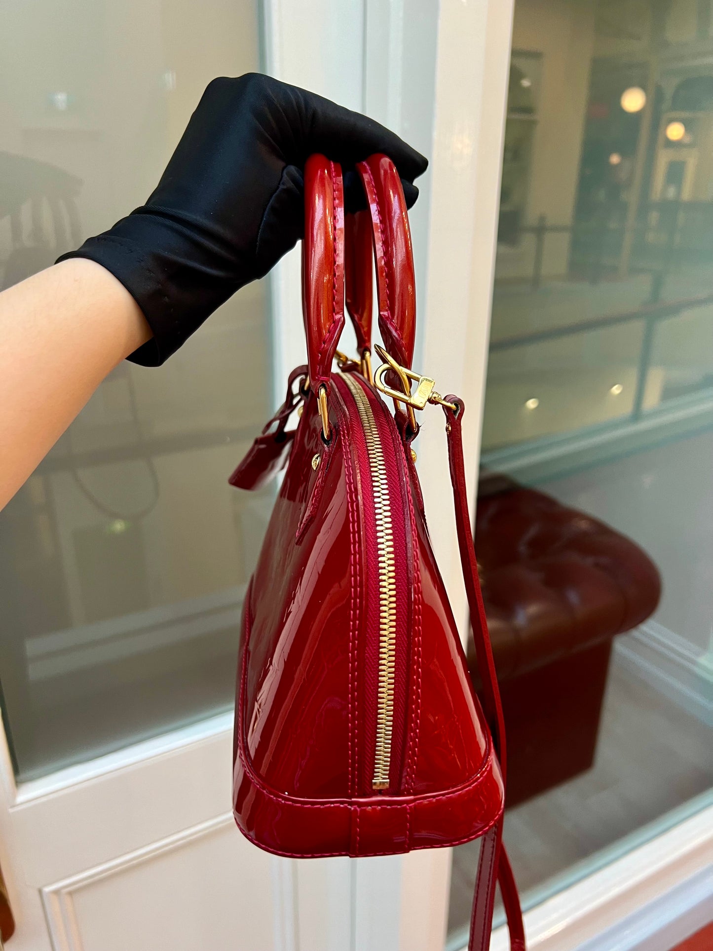 Pre-Owned Louis Vuitton
Alma BB two-way handbag 2013