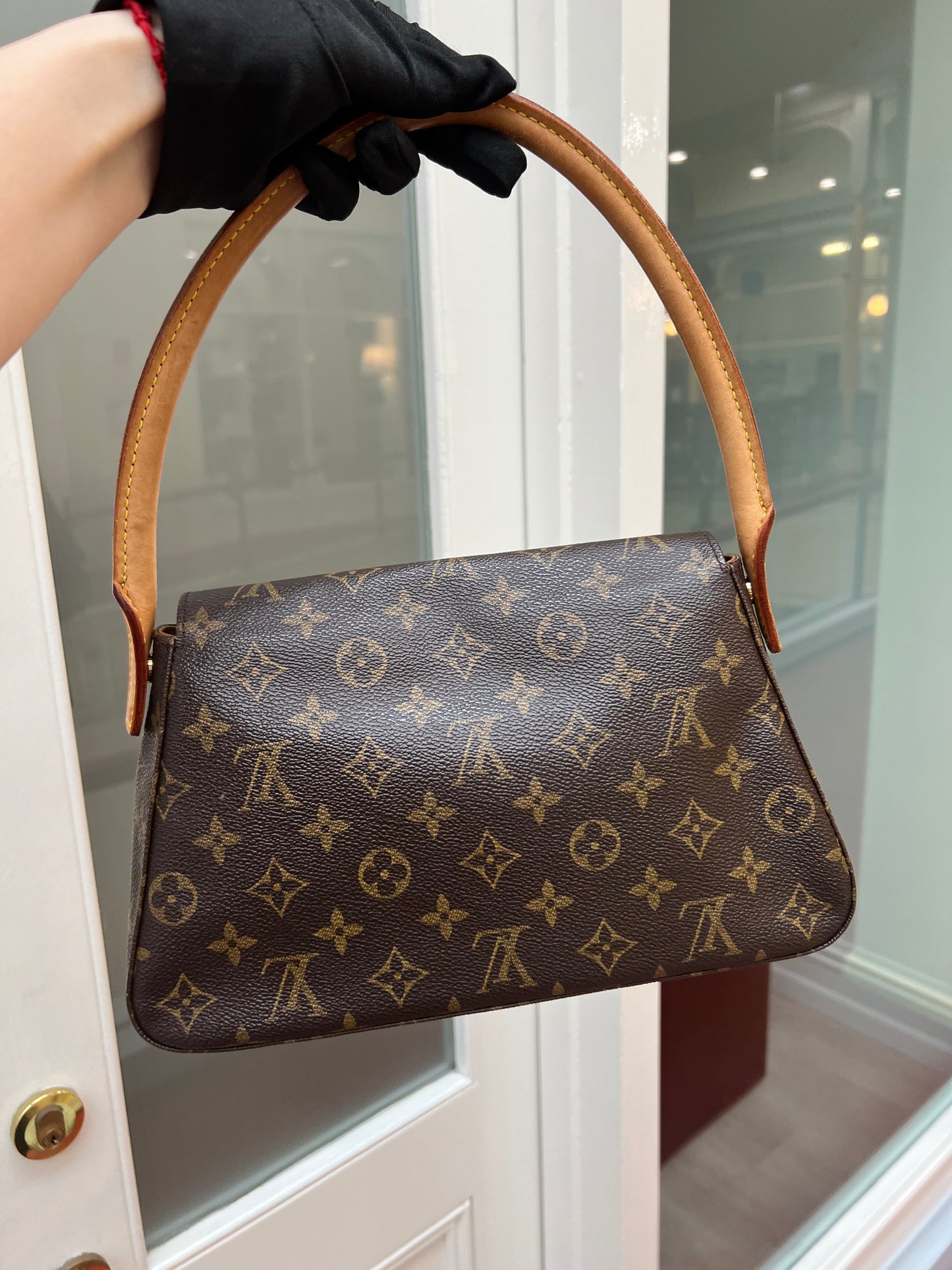 Pre-loved Louis Vuitton Looping PM Handbag Monogram 2003