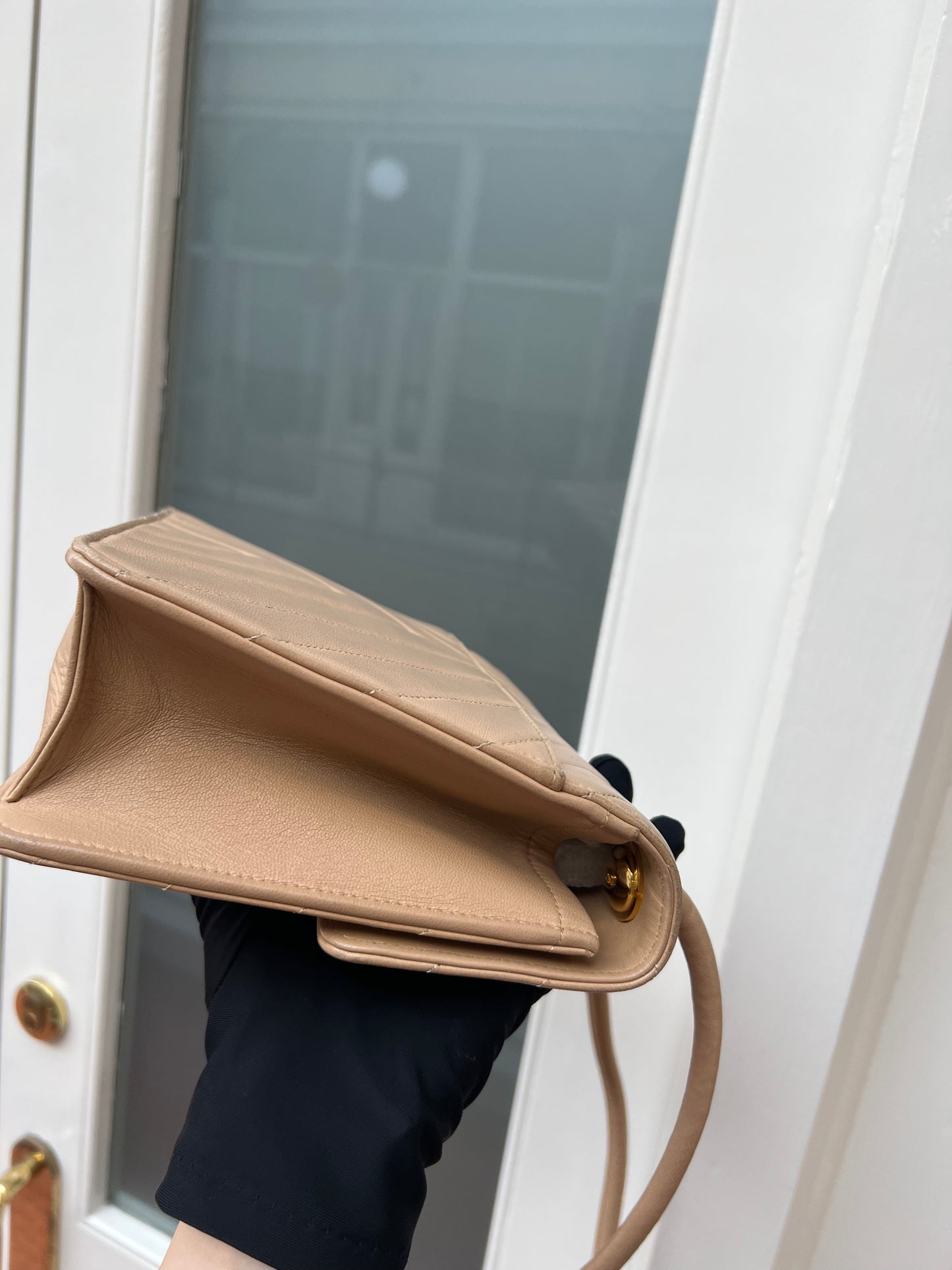 Pre-loved Chanel Vintage Lambskin Leather Crossbody bag Beige