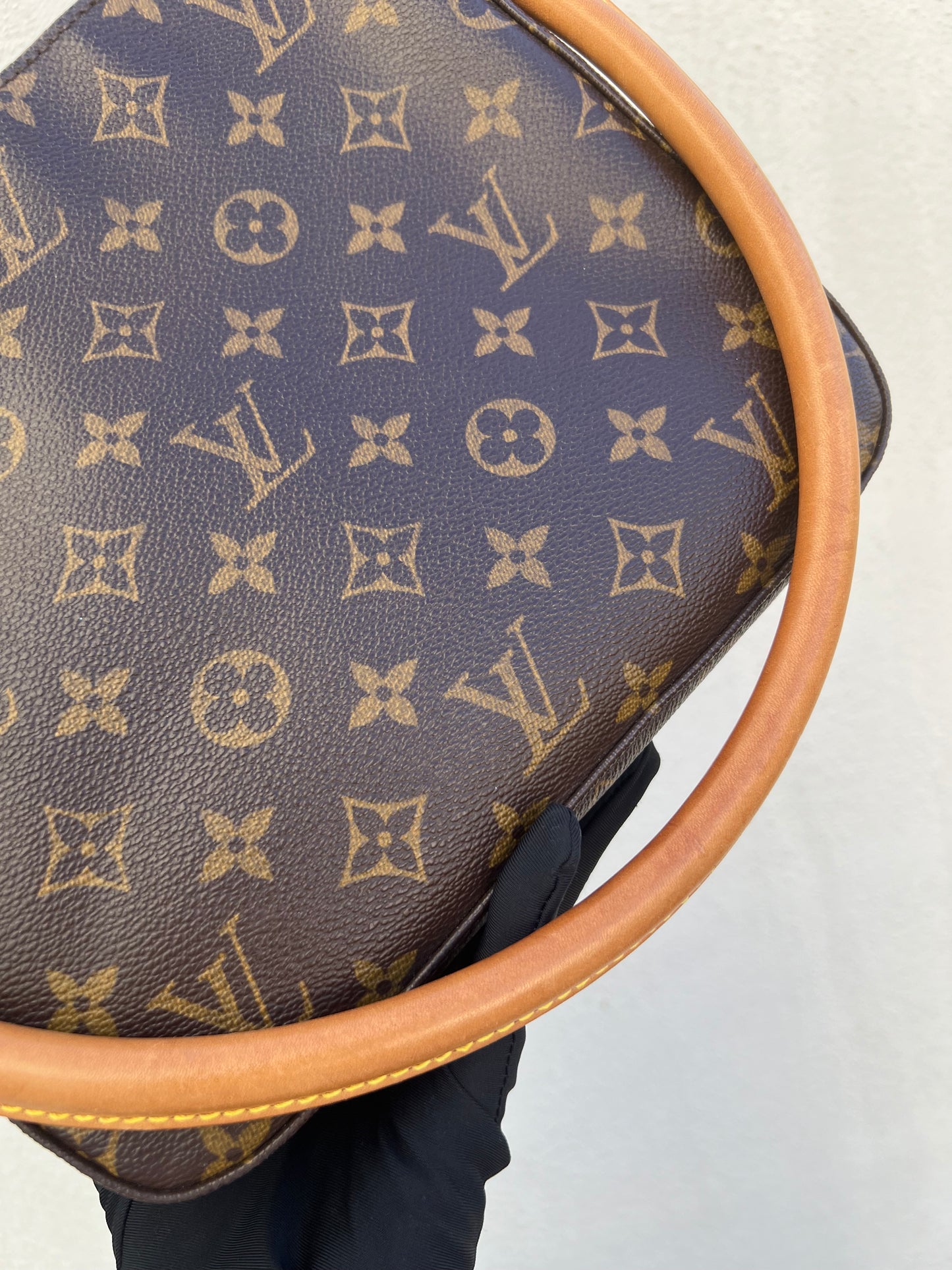 Pre-loved Louis Vuitton Looping Leather Handbag Monogram 2003