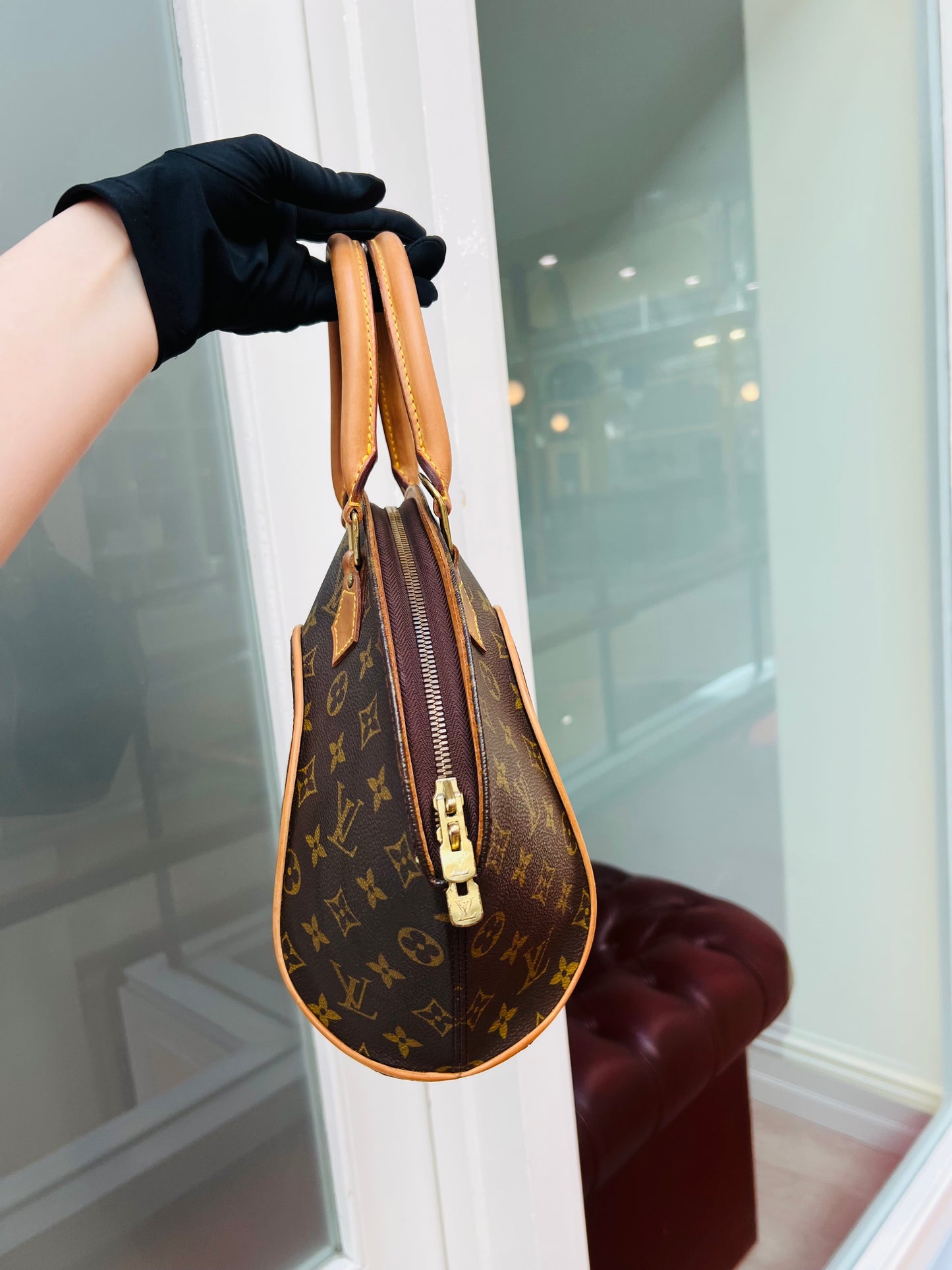 Pre-loved Louis Vuitton Vintage Ellipse PM Monogram Handbag 1998
