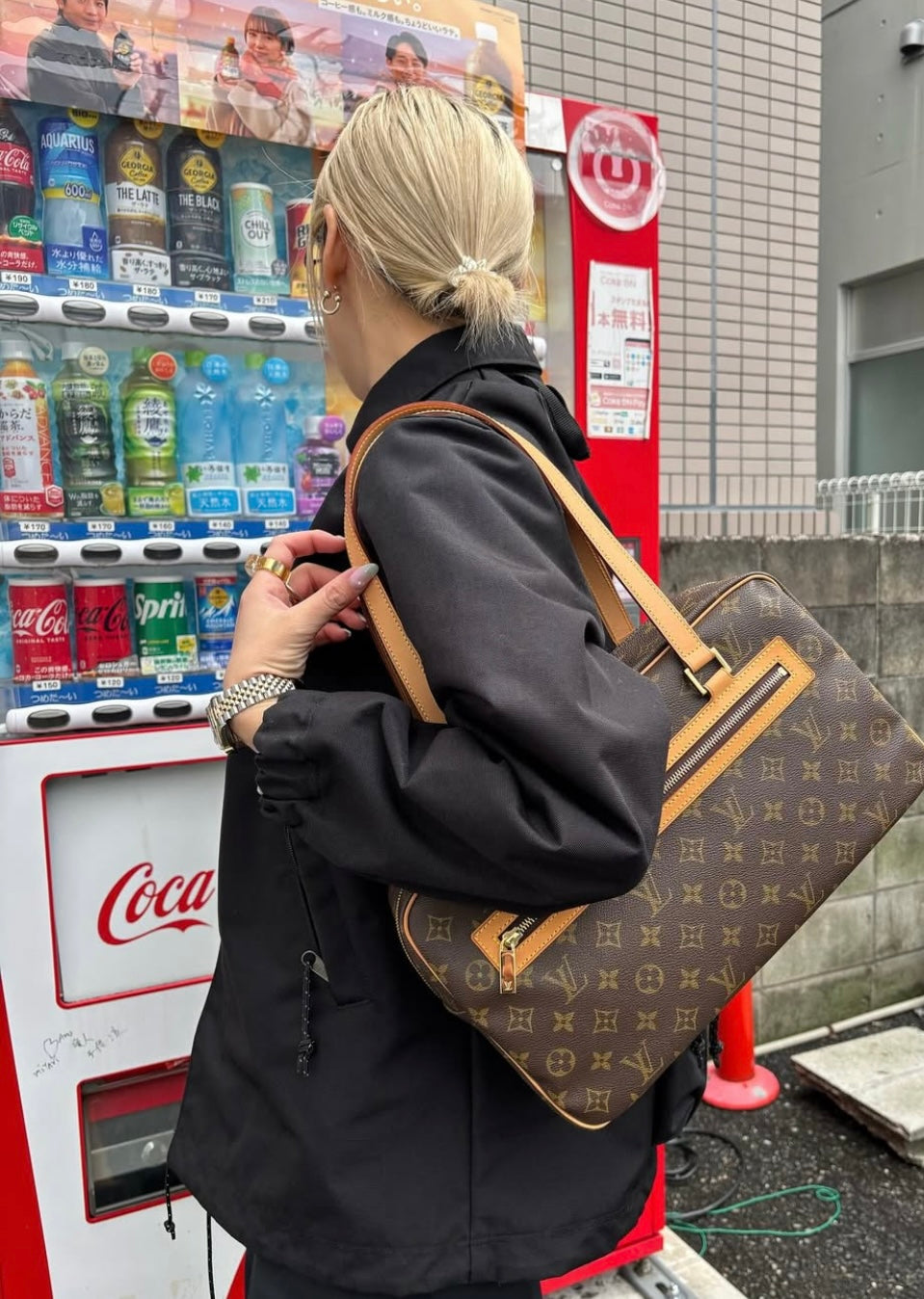 Pre-loved LOUIS VUITTON
Monogram Cite GM Bag 2003